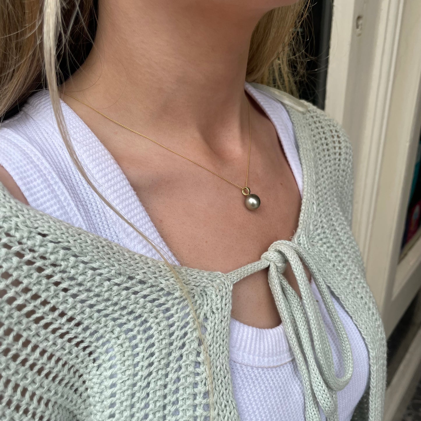 14ct Gold Light Green Tahiti Pearl Necklace | 9mm to 10mm - John Ross Jewellers