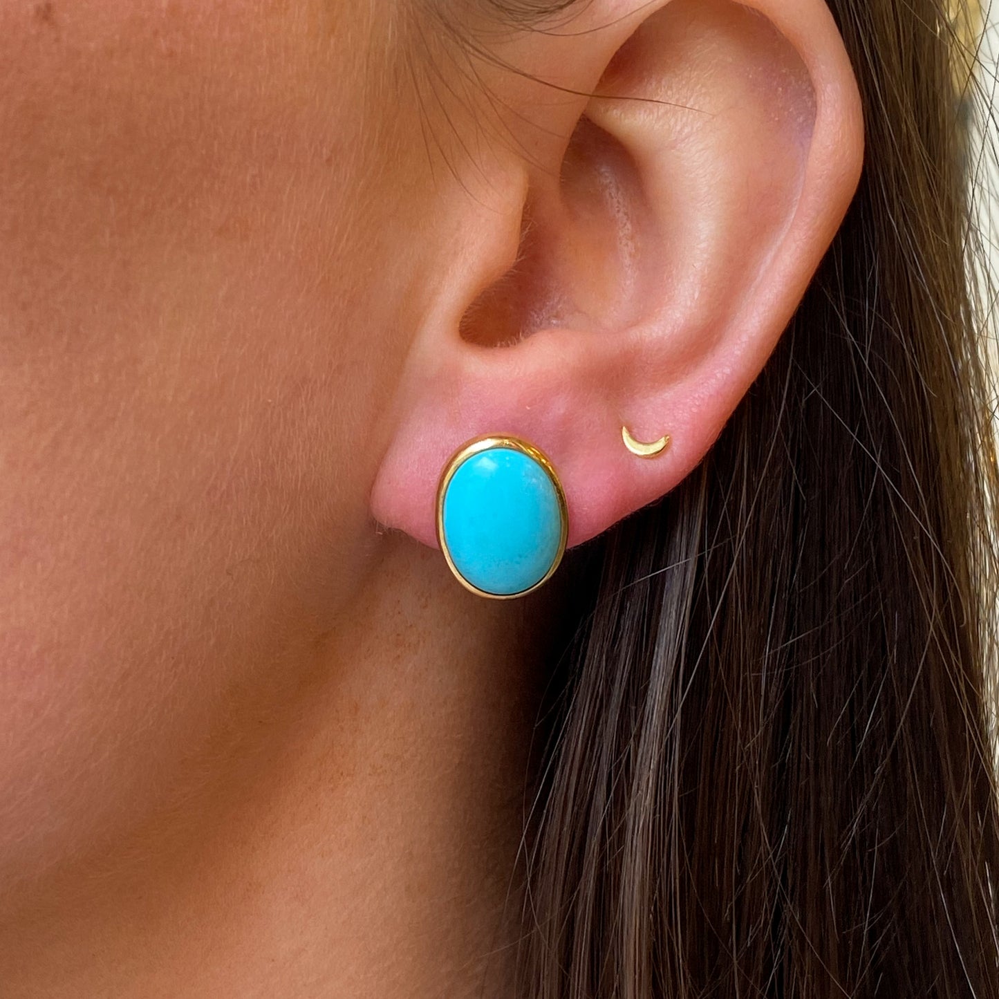 18ct Gold Turquoise Oval Stud Earrings | 11mm x 16mm - John Ross Jewellers