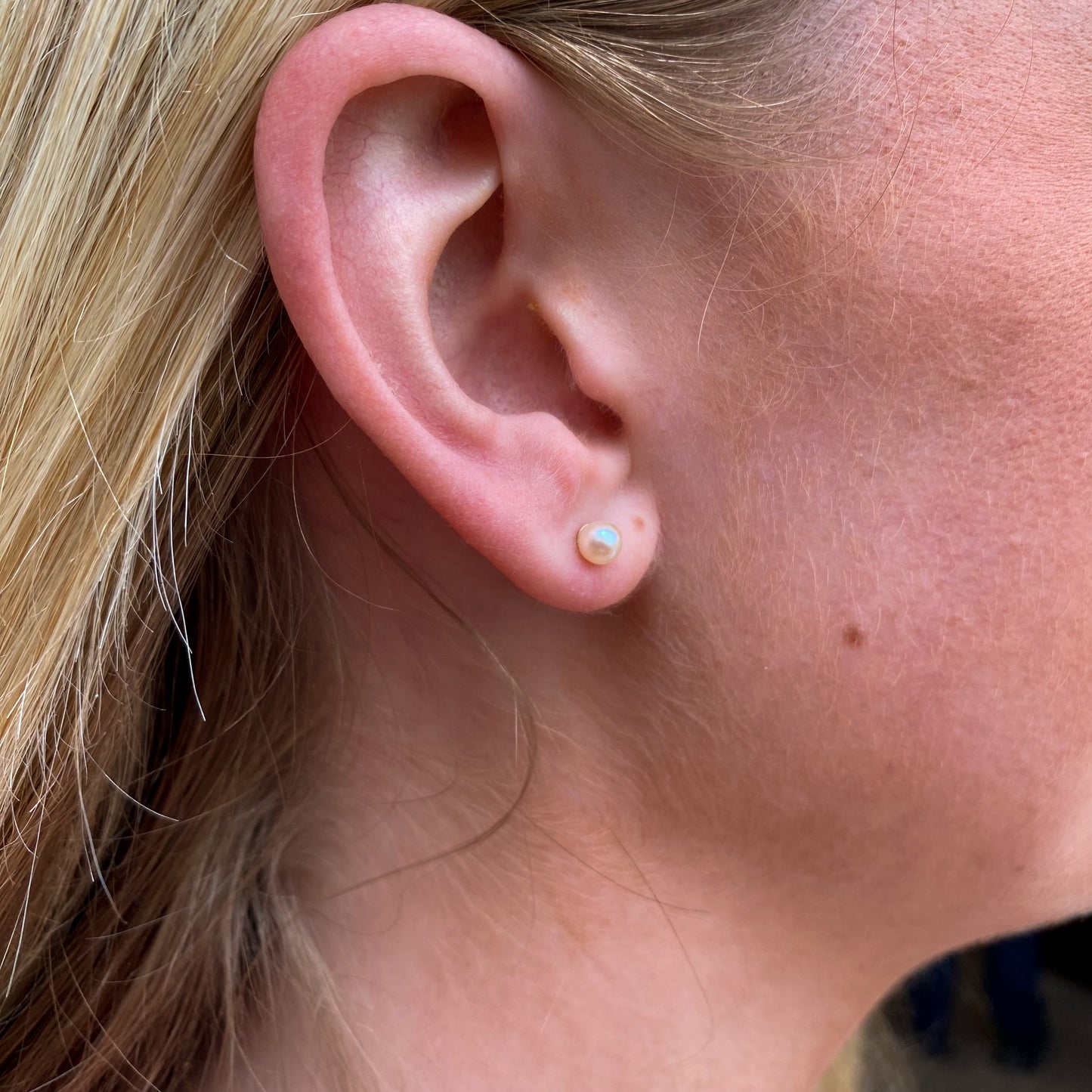 9ct Gold Freshwater Pearl Stud Earrings | 4-4.5mm - John Ross Jewellers