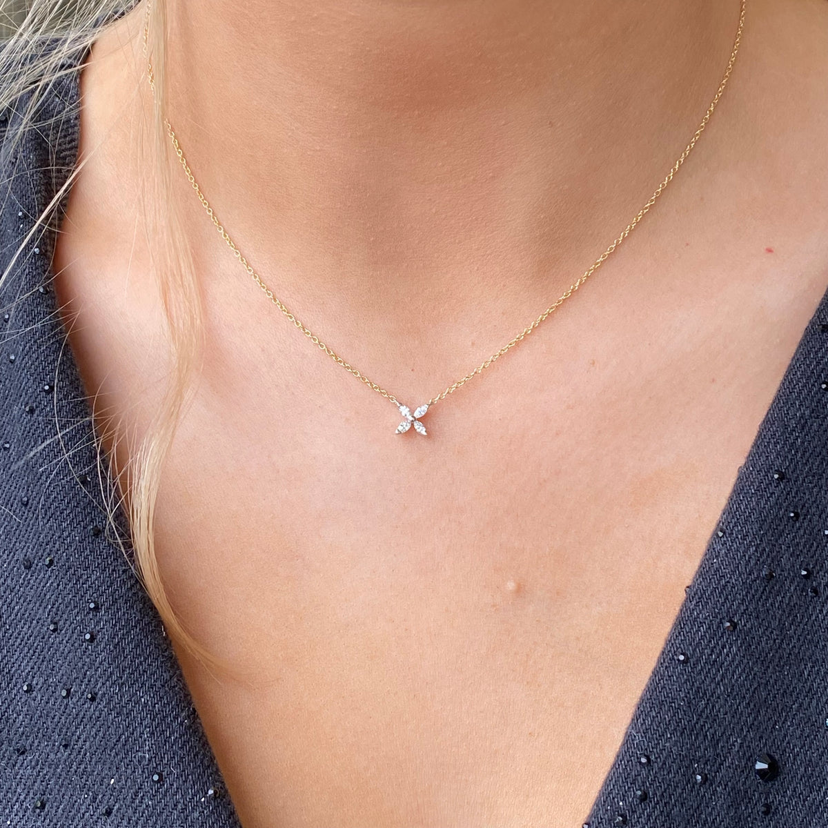 18ct Gold Diamond Kiss Necklace