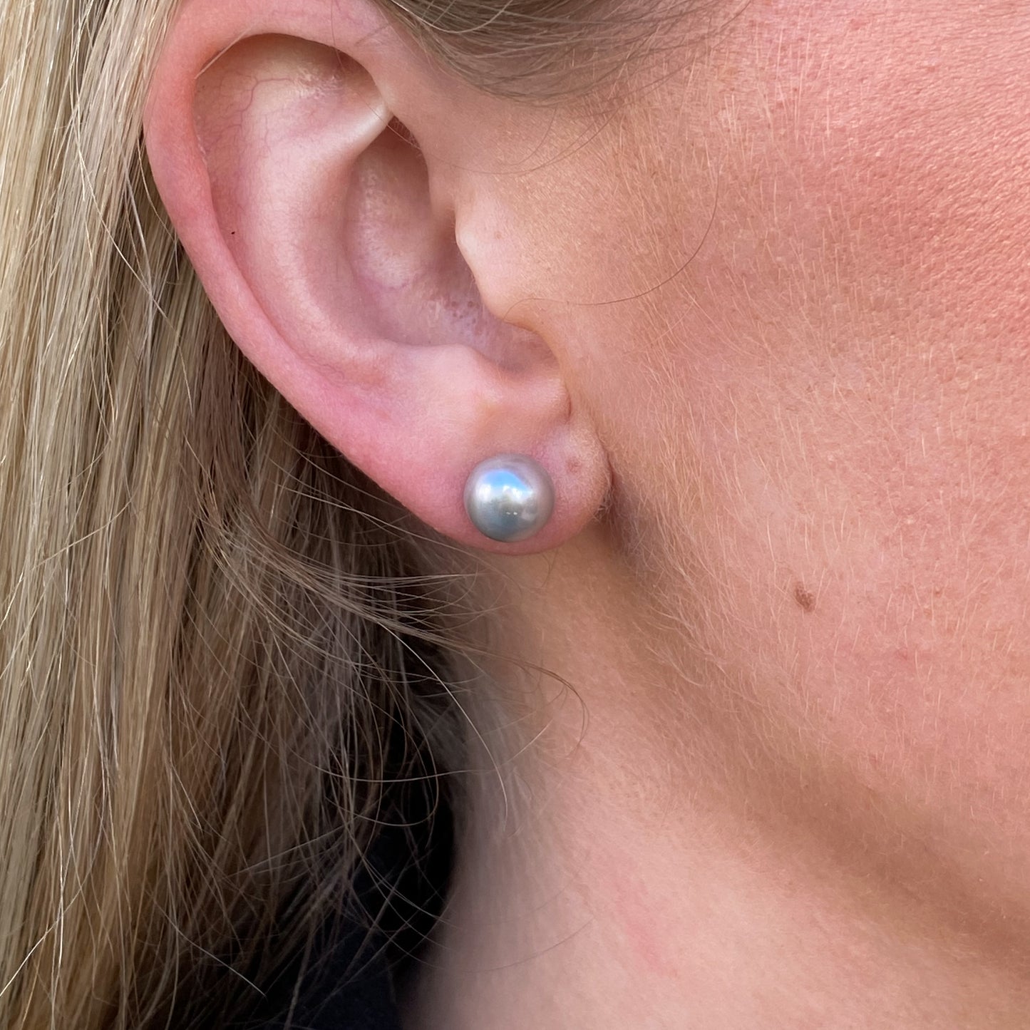 18ct Gold Silver Grey Freshwater Pearl Stud Earrings | 8-9mm - John Ross Jewellers