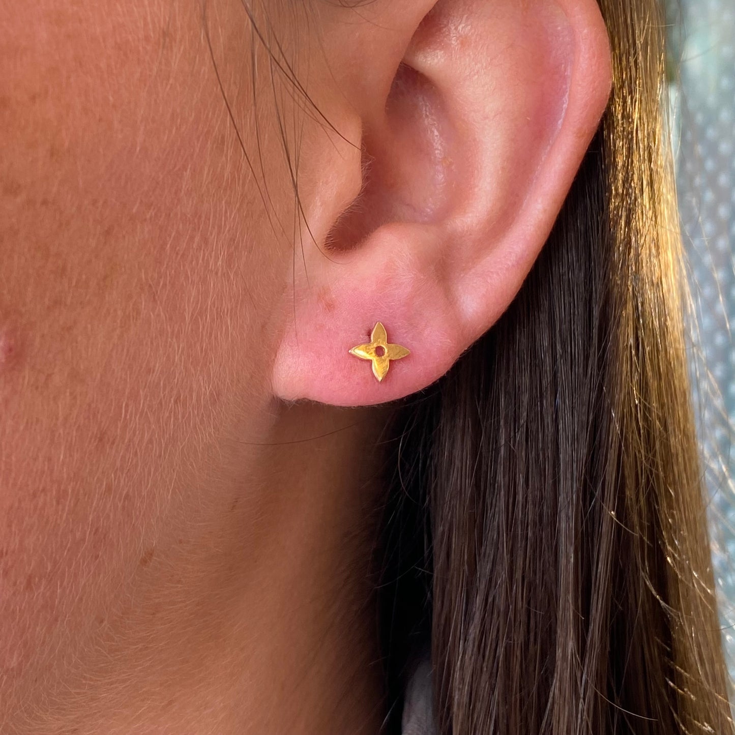 9ct Gold Louis Stud Earrings - John Ross Jewellers