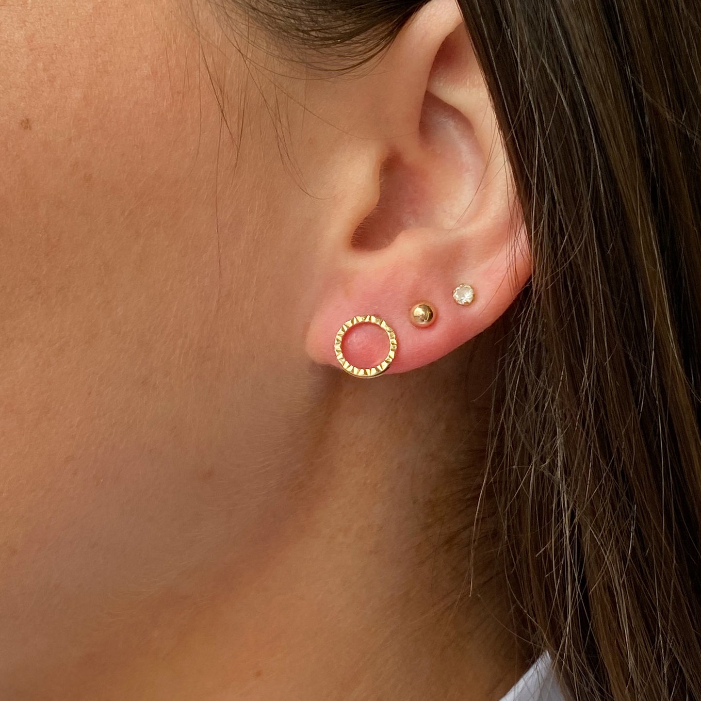 9ct Gold Glittery Circle Stud Earrings - John Ross Jewellers