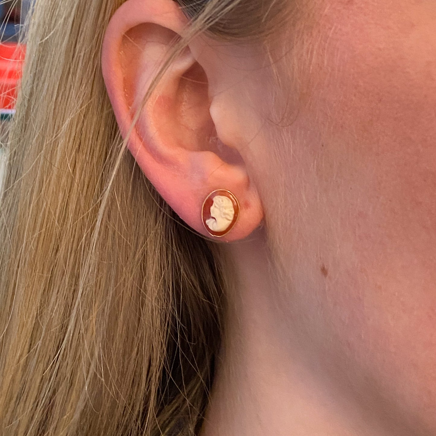 18ct Gold Shell Cameo Stud Earrings - John Ross Jewellers