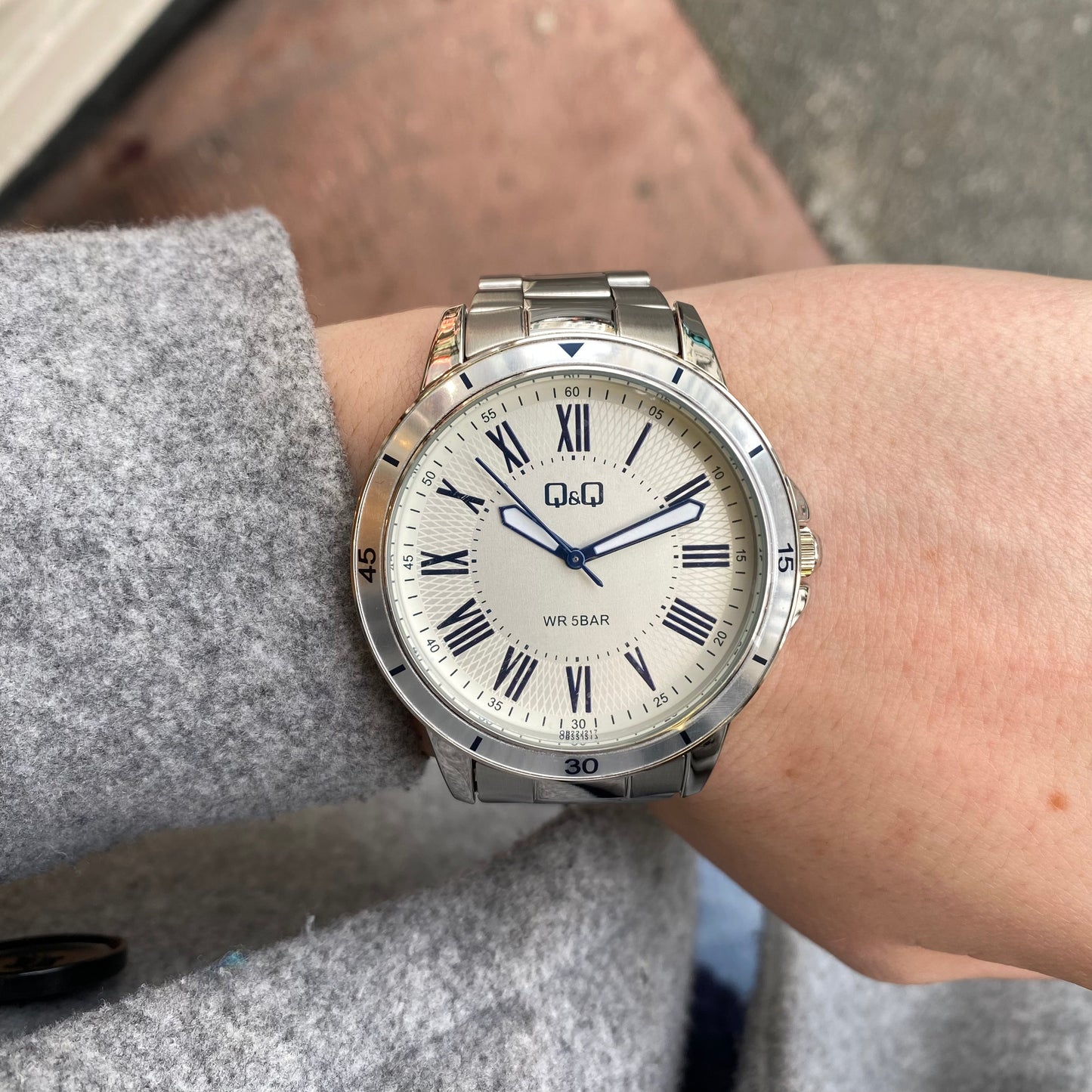 Q&Q Gents Silver Three Link Roman Numeral Watch - John Ross Jewellers