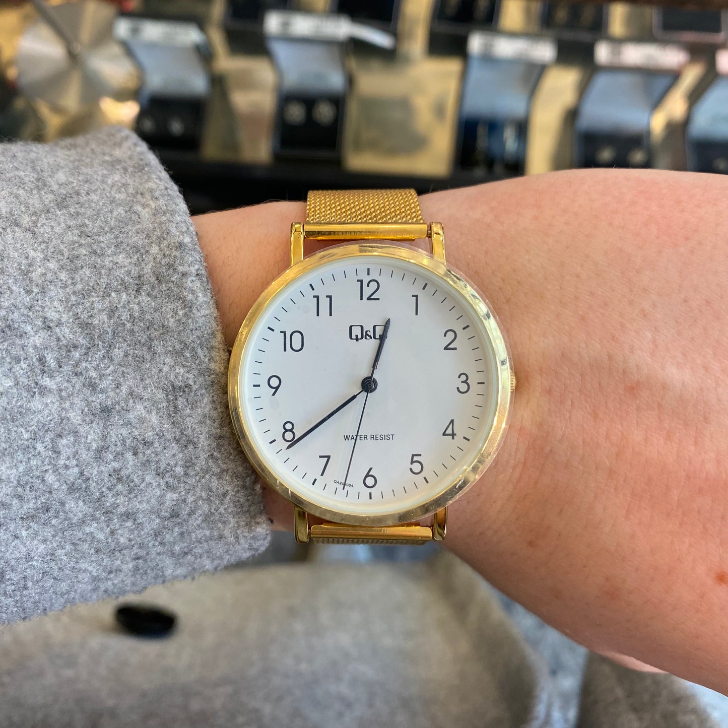 Q&Q Gents Gold Mesh Watch - John Ross Jewellers