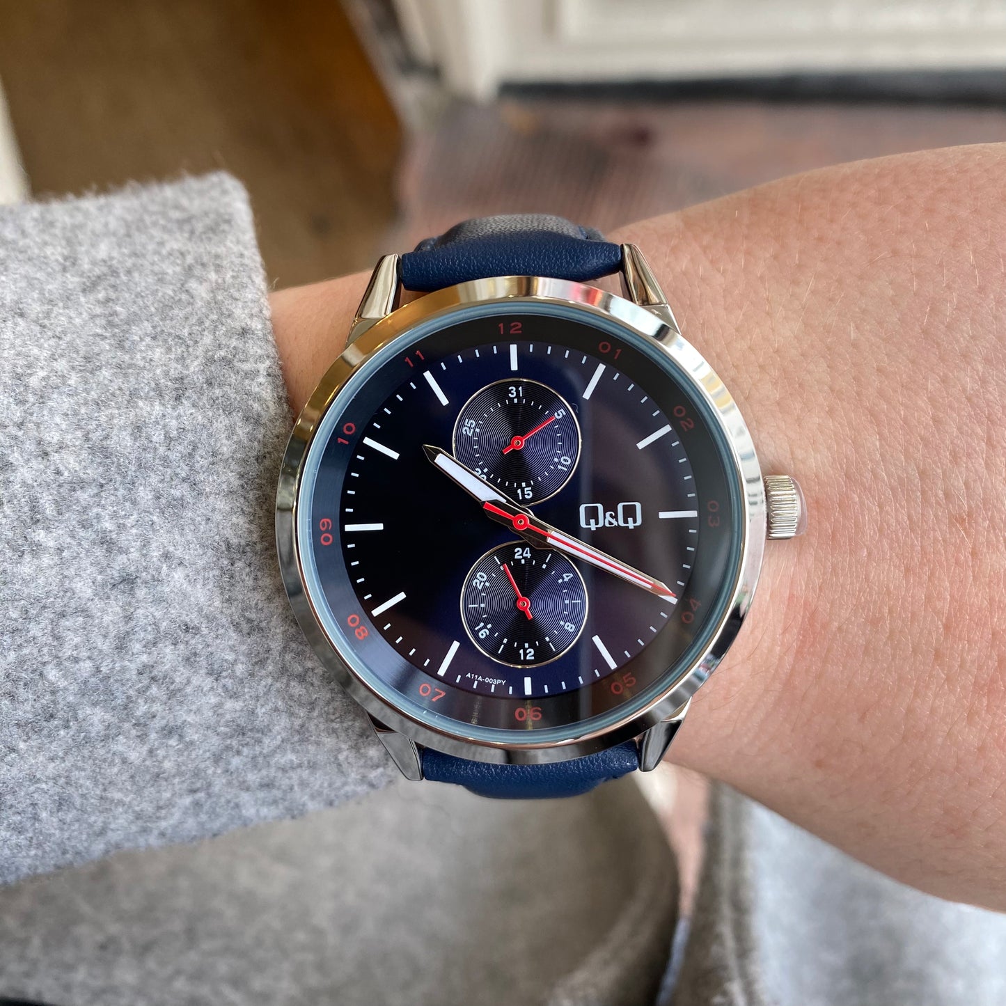 Q&Q Gents Silver Leather Watch - John Ross Jewellers