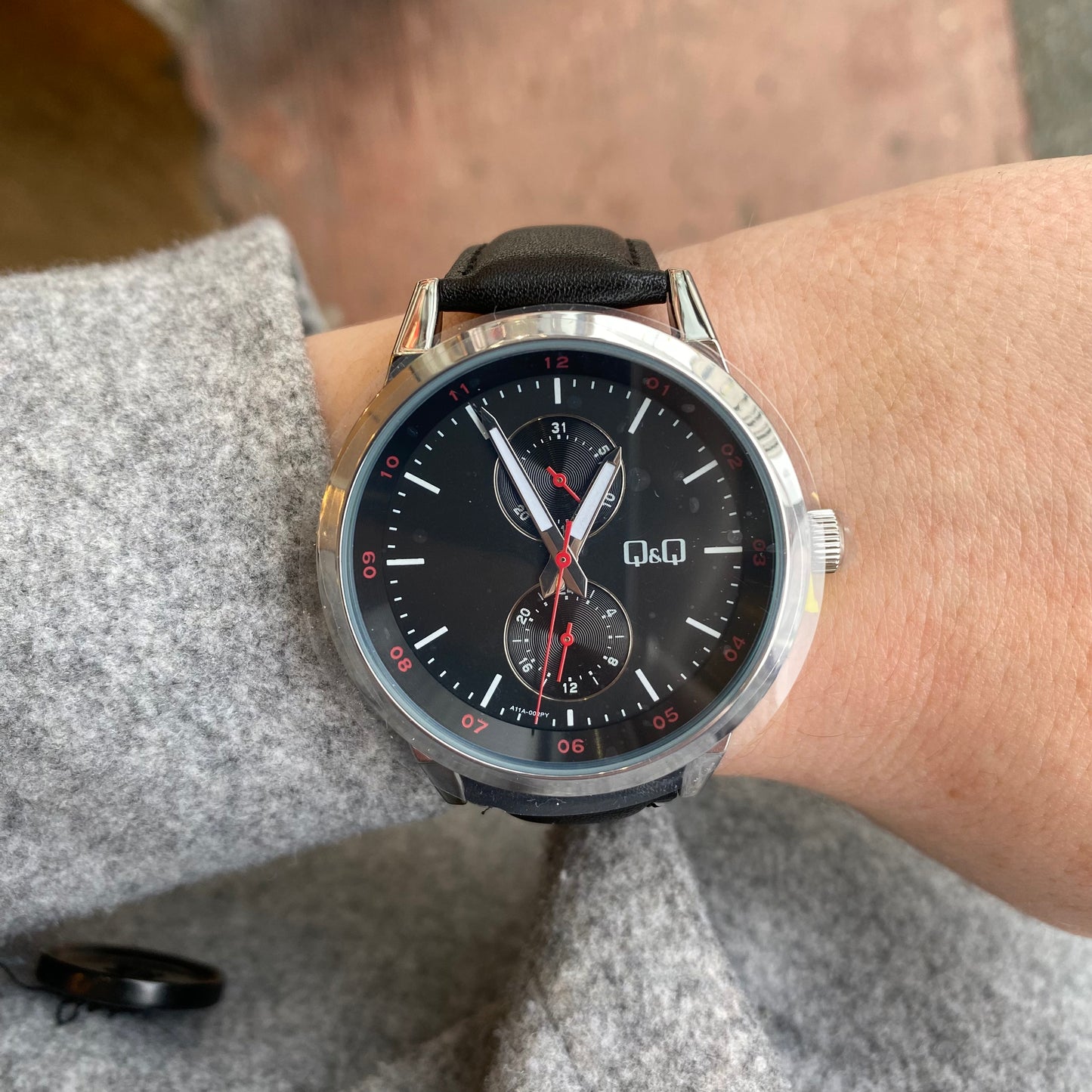 Q&Q Gents Silver Leather Watch - John Ross Jewellers