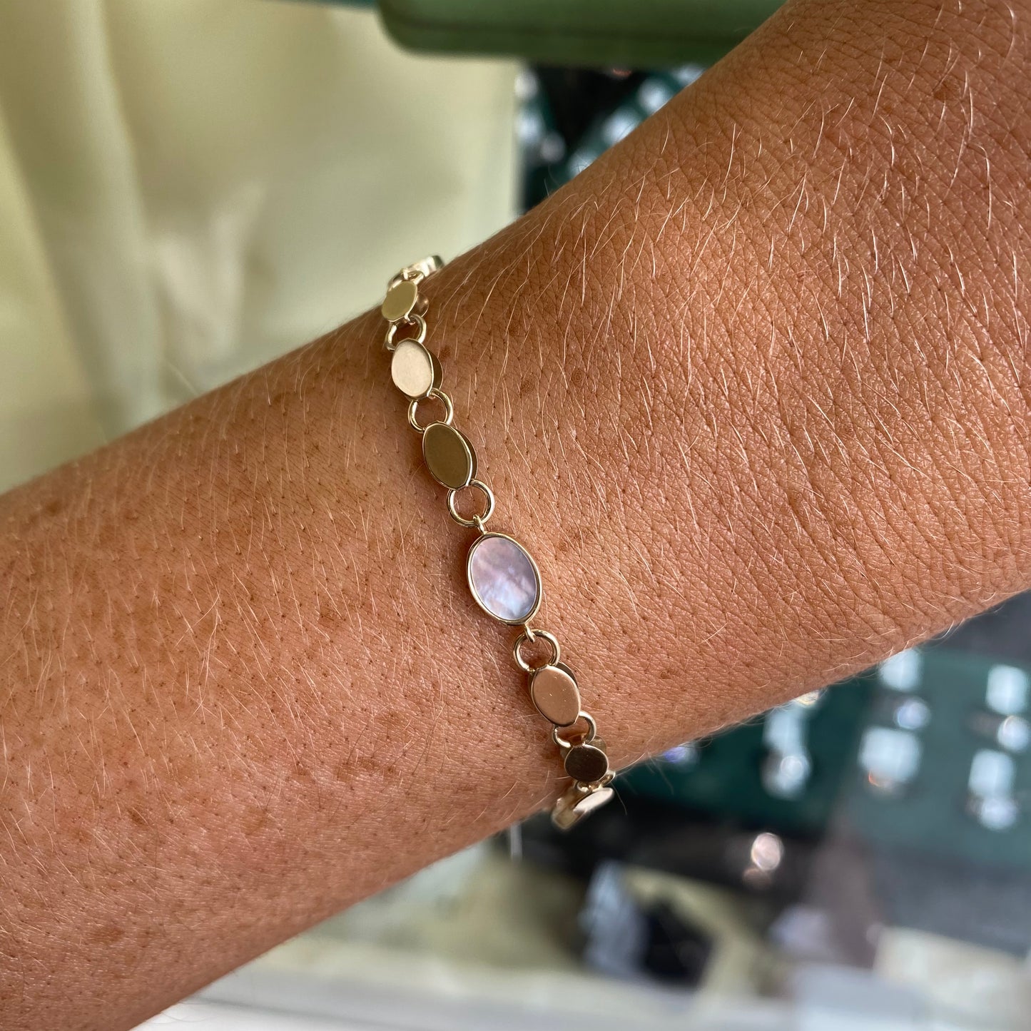 9ct Gold Mother of Pearl Bracelet | 19cm