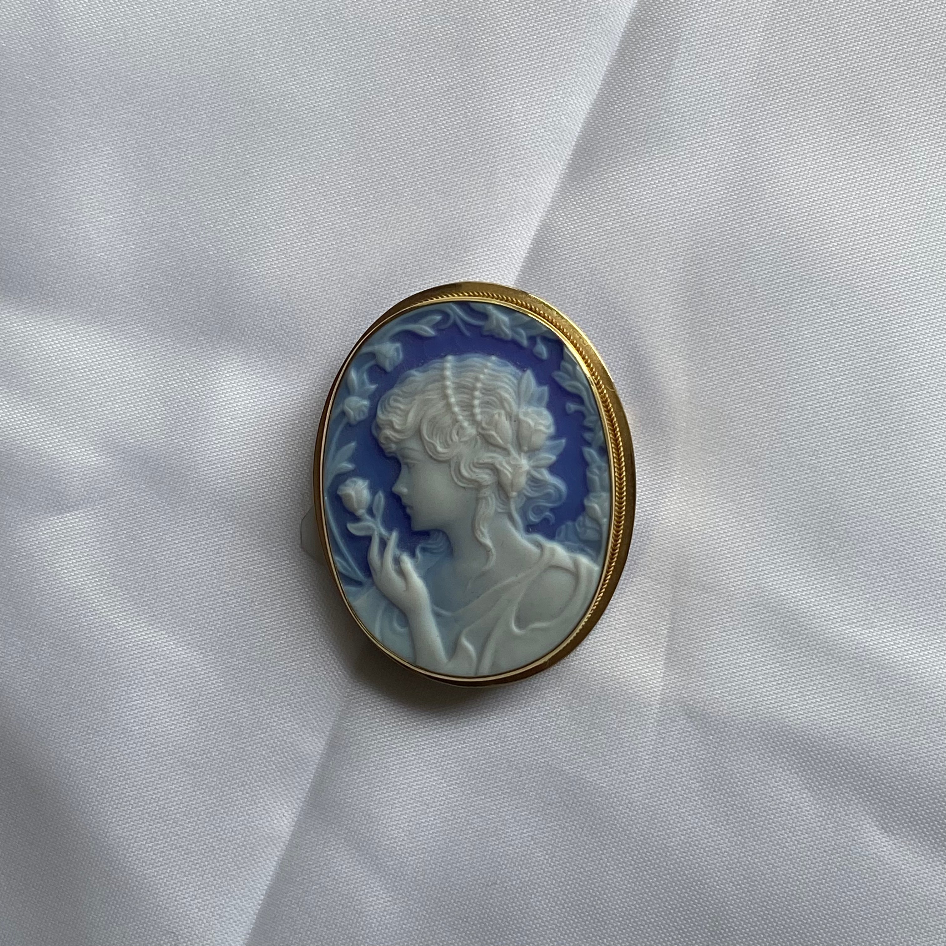 Hope lady blue cameo brooch silver