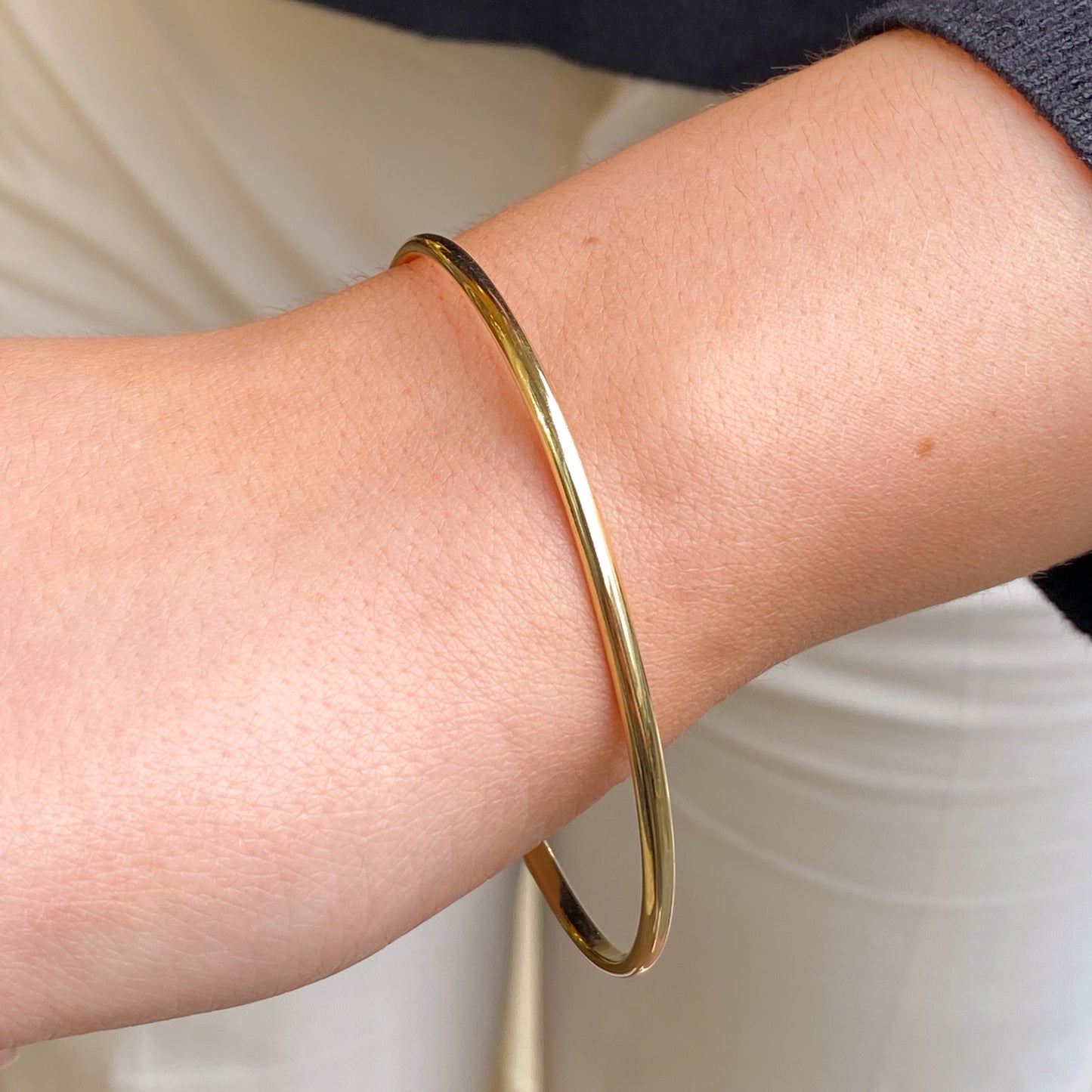 9ct Gold Classic Oval Solid Polished Bangle 3mm - John Ross Jewellers