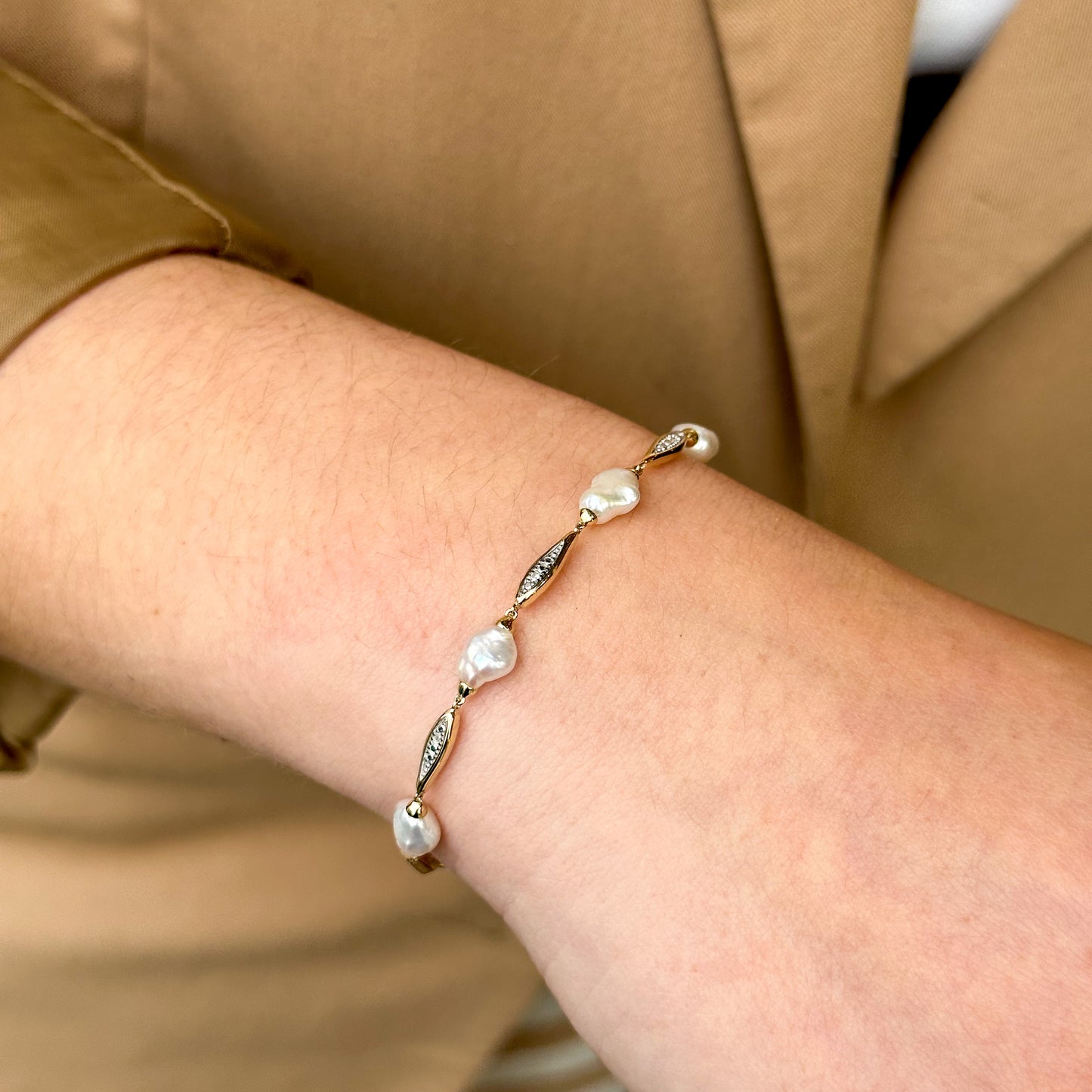 9ct Gold Freshwater Keshi Pearl & Diamond Bracelet - John Ross Jewellers