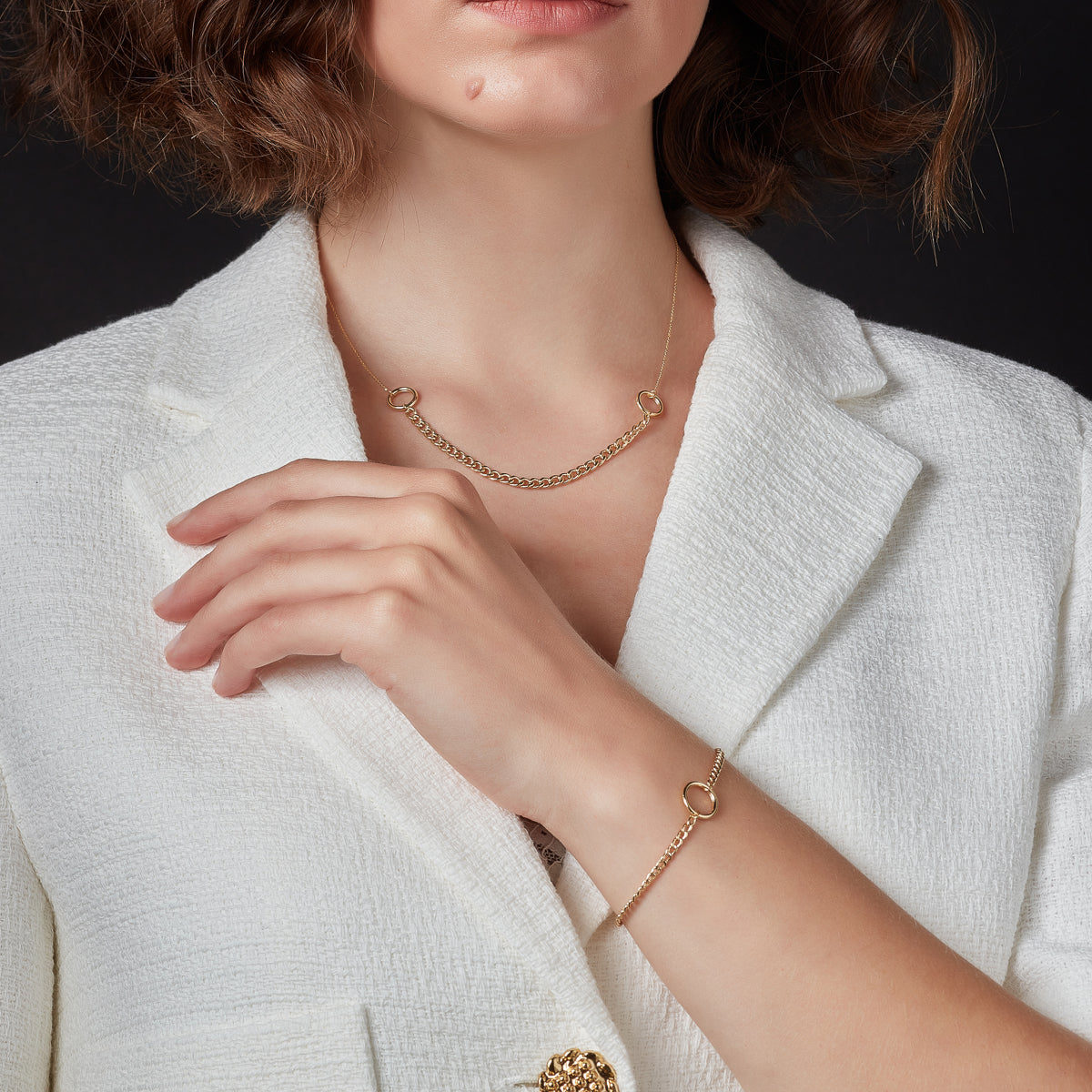 9ct Gold Curb Centrepiece Necklace - John Ross Jewellers