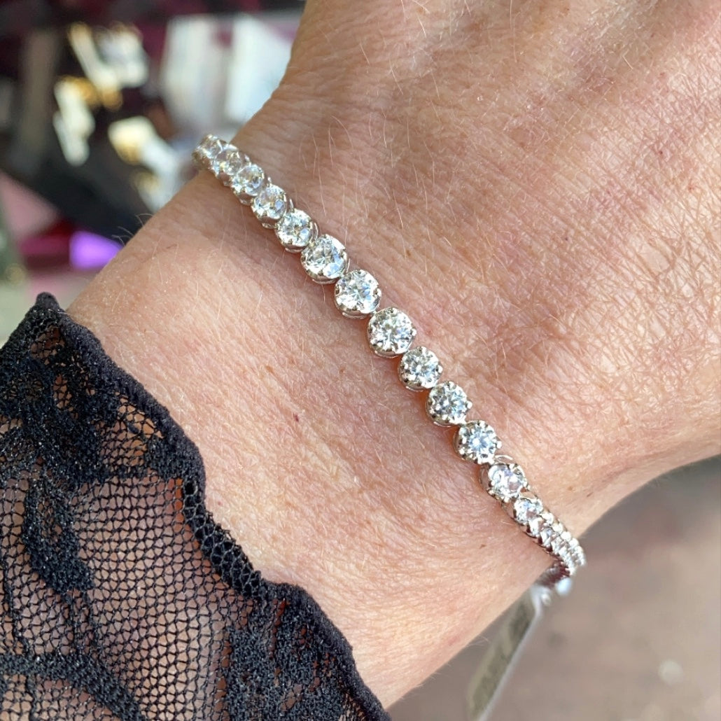 Silver CZ Claw Set Graduated Line Bracelet 18.5cm - John Ross Jewellers