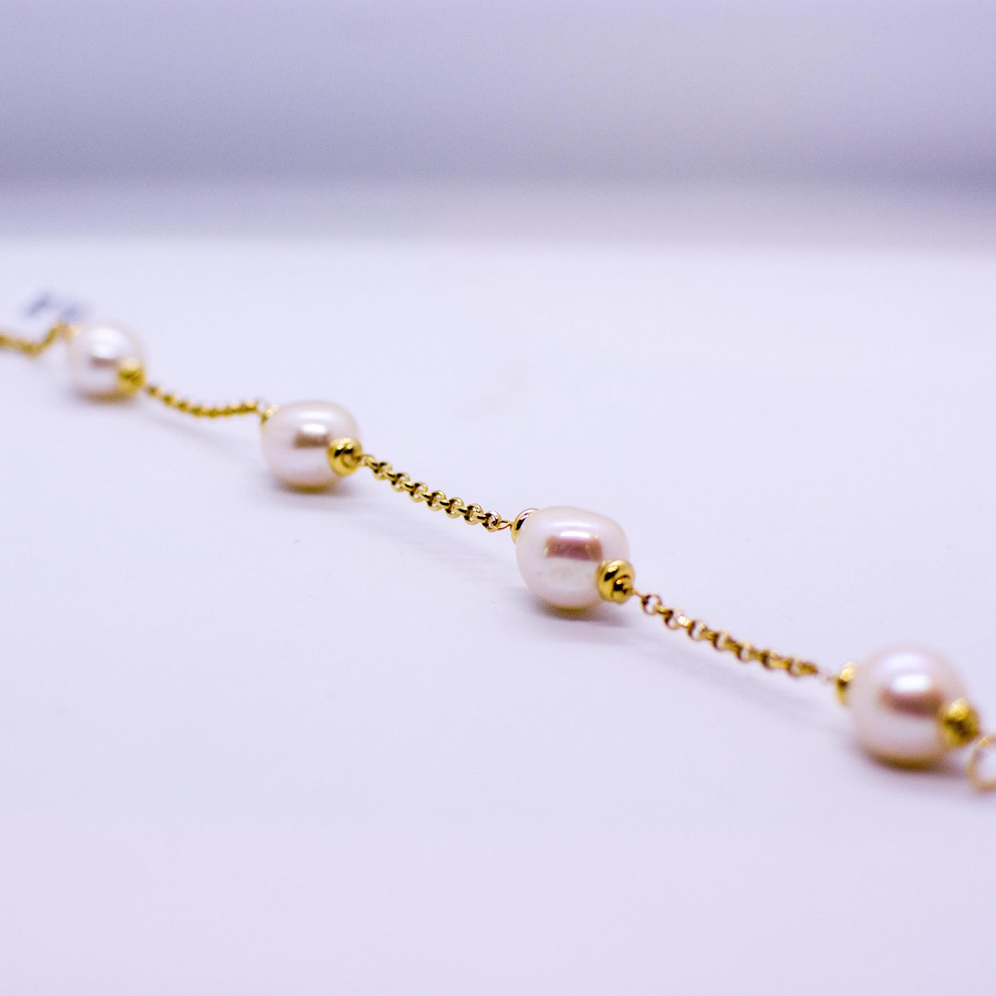 18ct Gold Cultured Freshwater Pearl and Chain Bracelet Pearl dimensions: 10mm x 12mm approximately Diamond cut 2mm gauge solid trace chain 19cm long 18ct yellow gold This item can be ordered in a variety of lengths. Please contact us for custom requirements.
