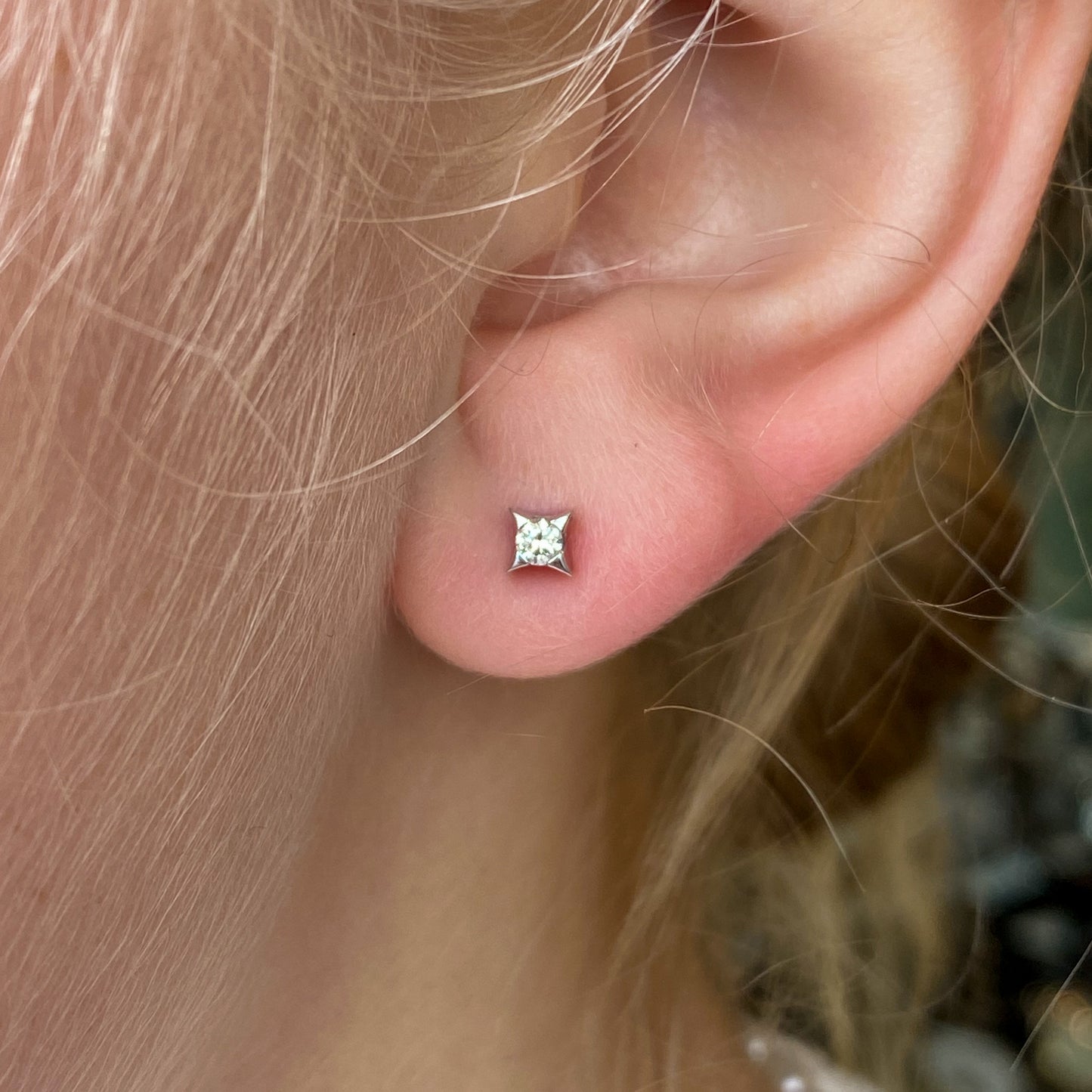 18ct White Gold Diamond Solitaire Stud Earrings - 0.12ct - John Ross Jewellers