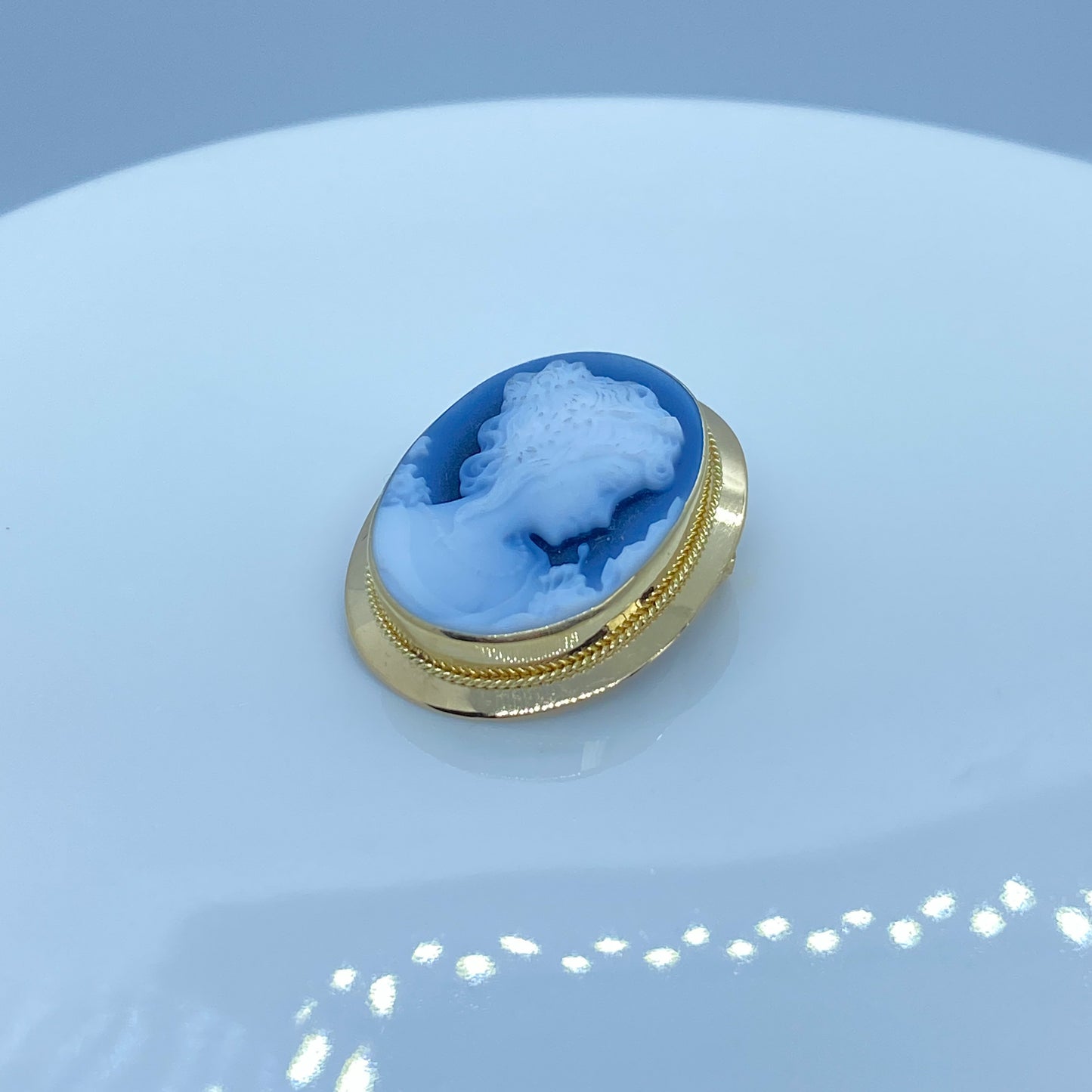 18ct Gold Black Agate Lady Cameo Brooch/Pendant | Medium - John Ross Jewellers