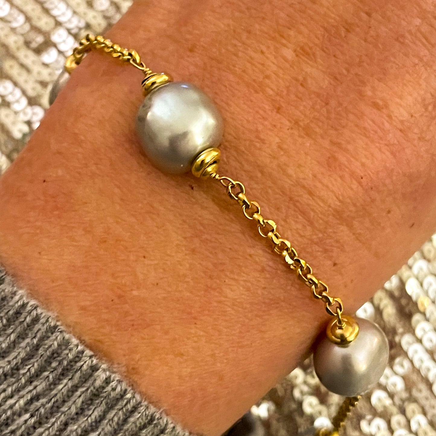 18ct Gold Silver Grey Cultured Freshwater Pearl Bracelet | 19cm - John Ross Jewellers