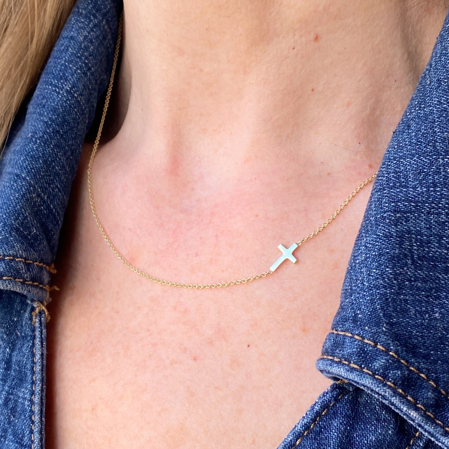 9ct Gold Inline Cross Necklace - John Ross Jewellers