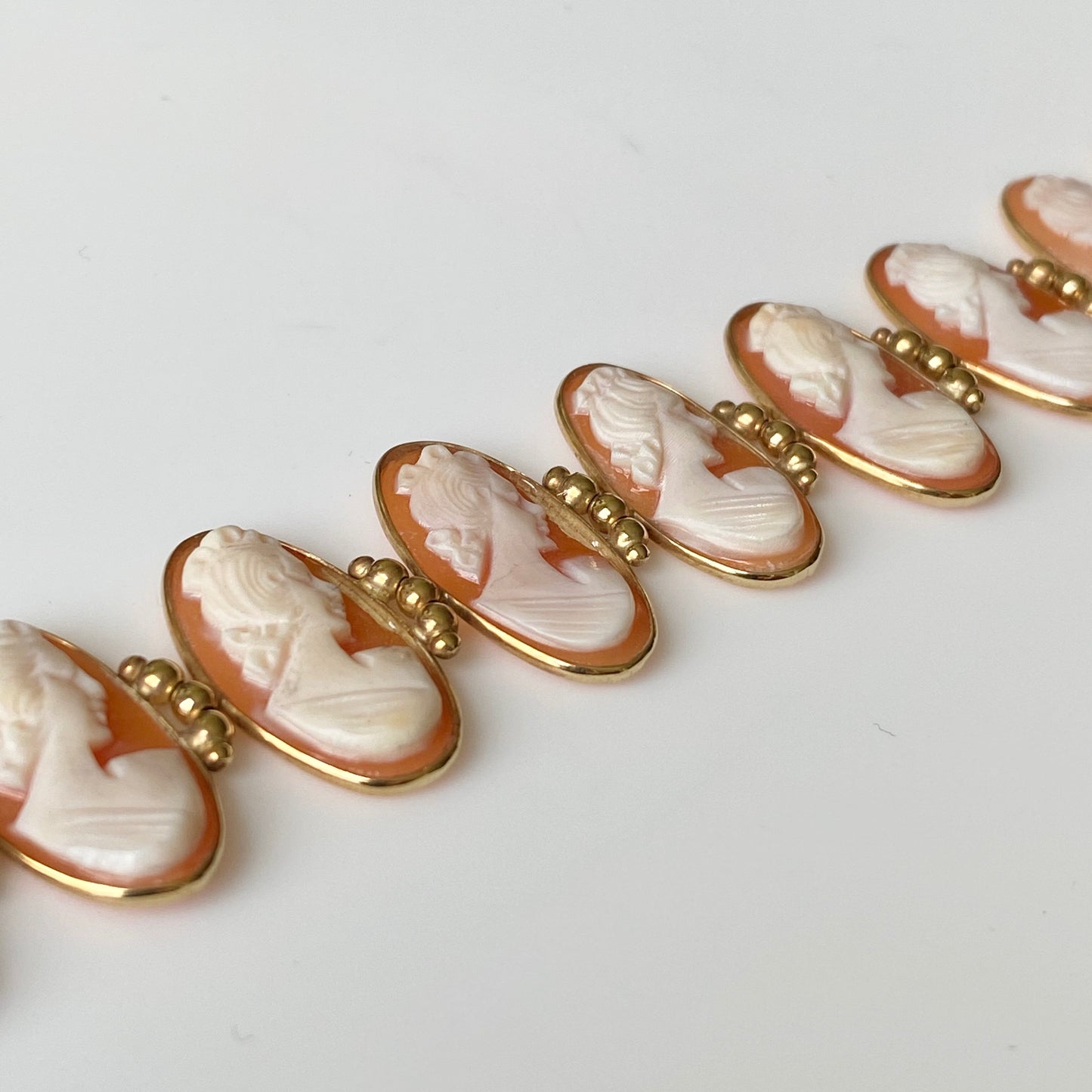 18ct Gold Shell Cameo Bracelet - John Ross Jewellers