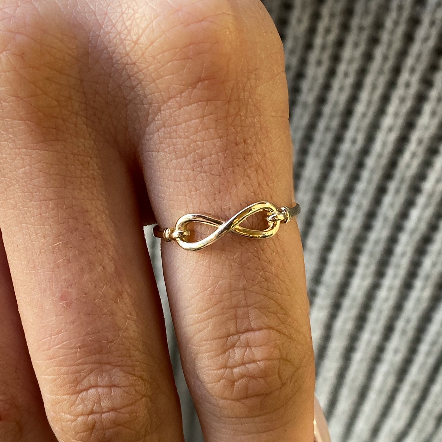 9ct Gold Infinity Ring - John Ross Jewellers