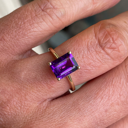 9ct Gold Amethyst Solitaire Ring - John Ross Jewellers