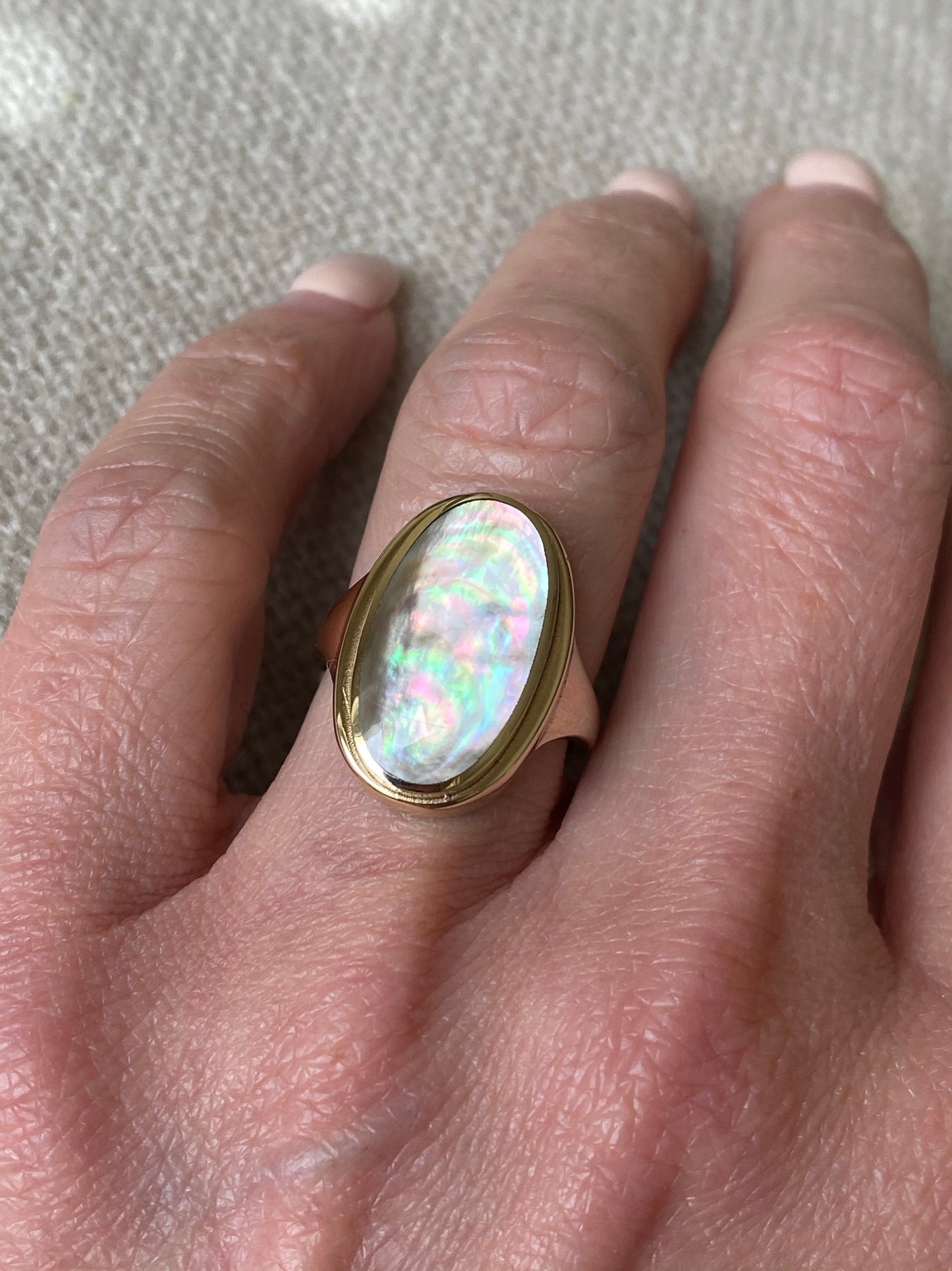 9ct Yellow Gold Black Mother of Pearl Ring - John Ross Jewellers