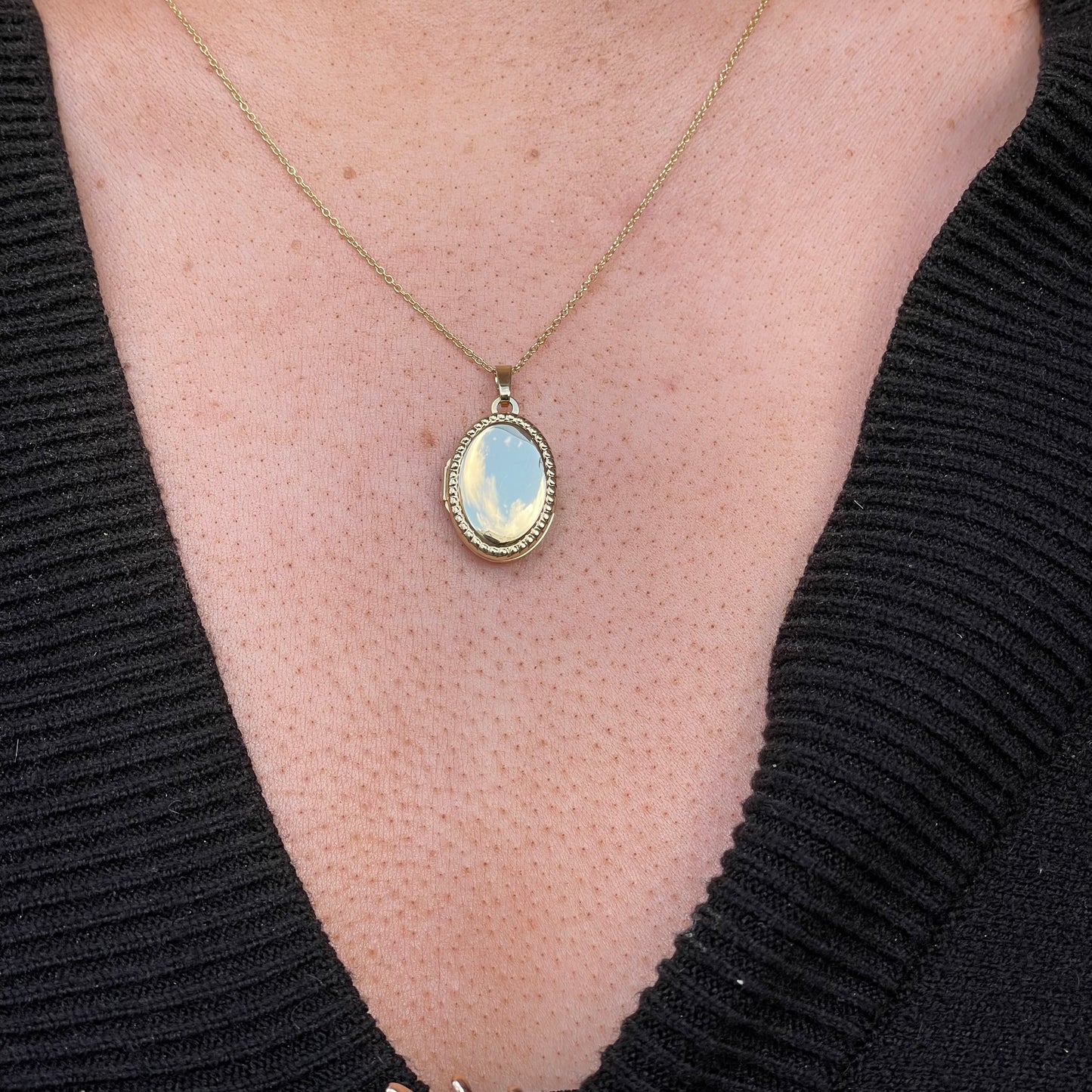 9ct Gold Oval Locket Necklace | Beaded Edge