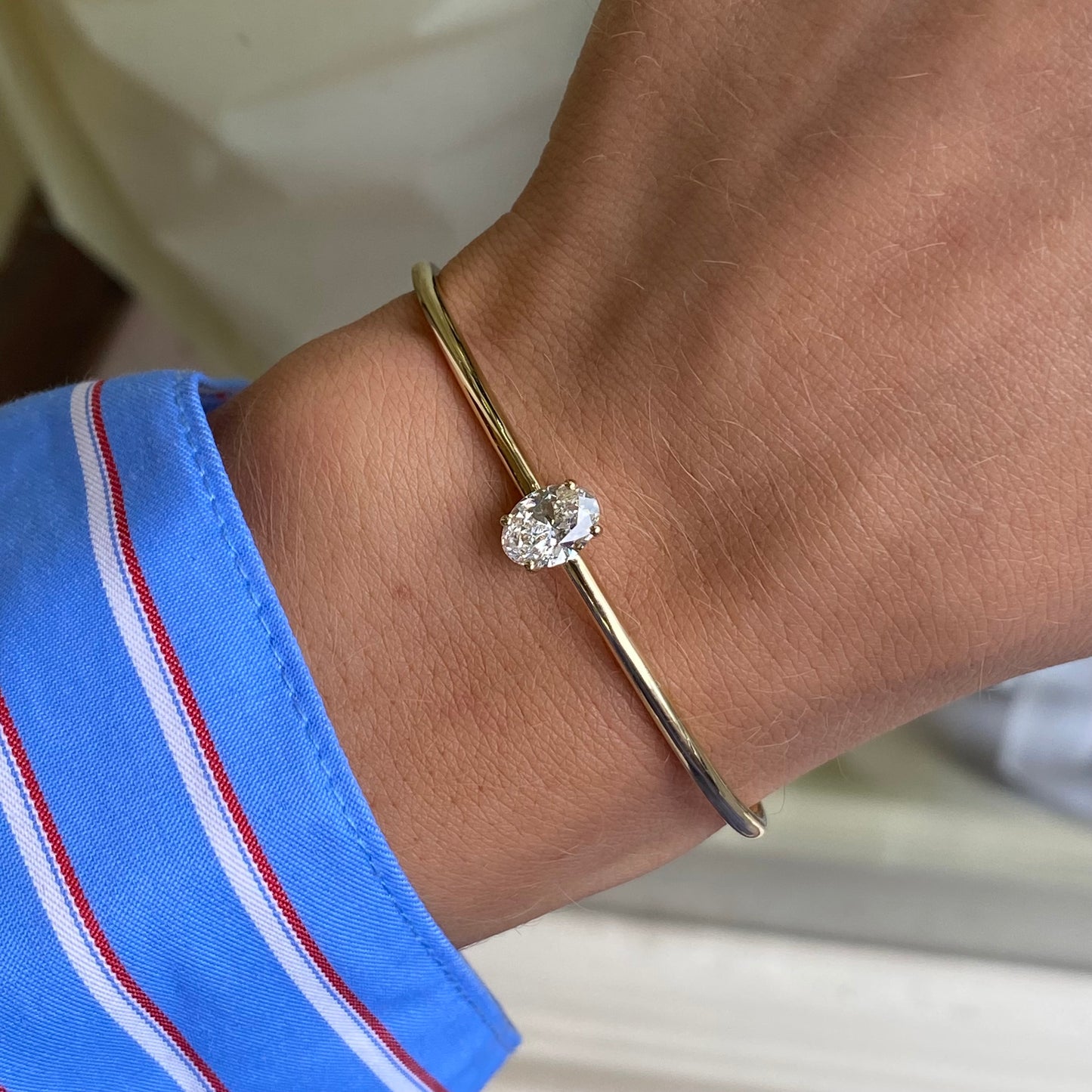 9ct Gold Oval Solitaire Torque Bangle | 1.03ct Certificated