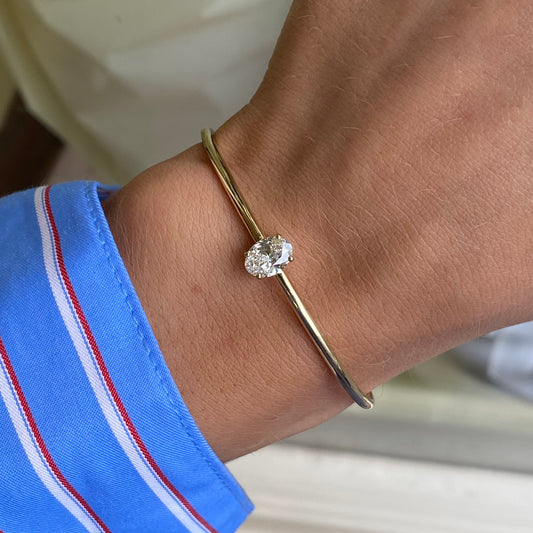 9ct Gold Oval Solitaire Torque Bangle | 1.03ct Certificated