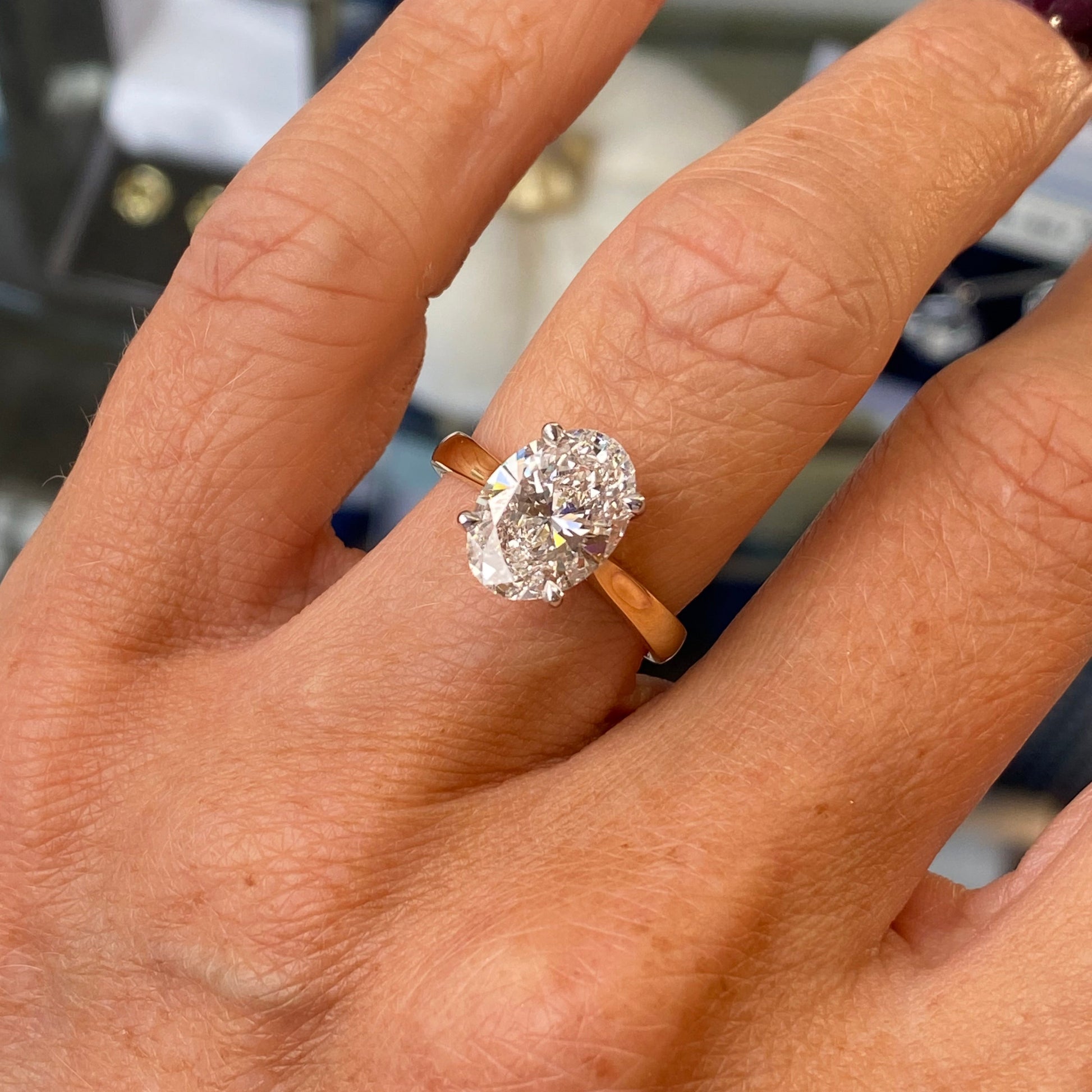 18ct Gold Oval Solitaire Engagement Ring | 3.05ct Certificated - John Ross Jewellers