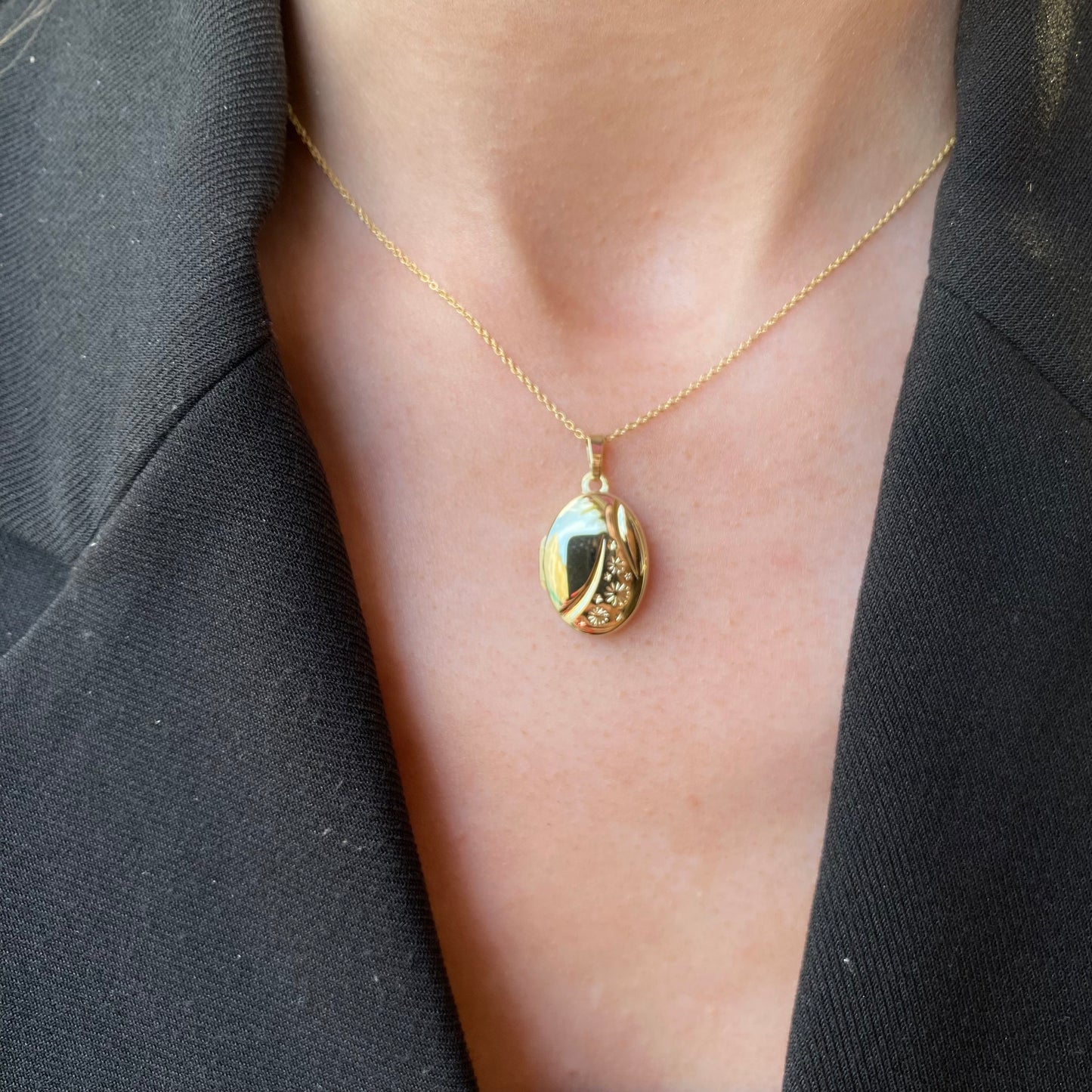 9ct Gold Fireworks Oval Locket and Chain | Medium - John Ross Jewellers