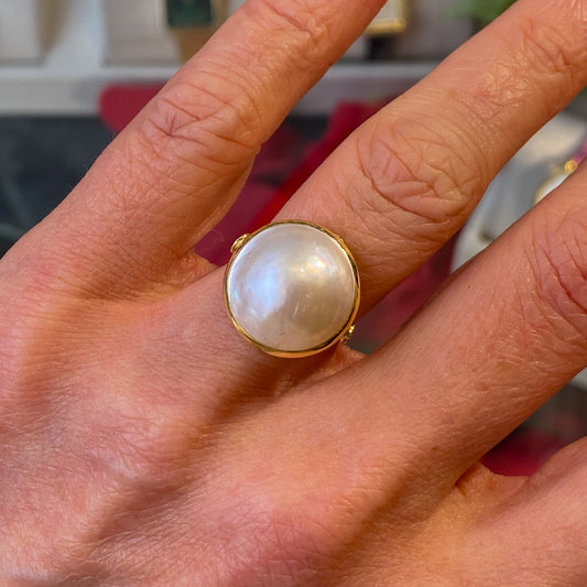 18ct Gold Mabé (Penguin) Pearl Ring | 16mm - John Ross Jewellers