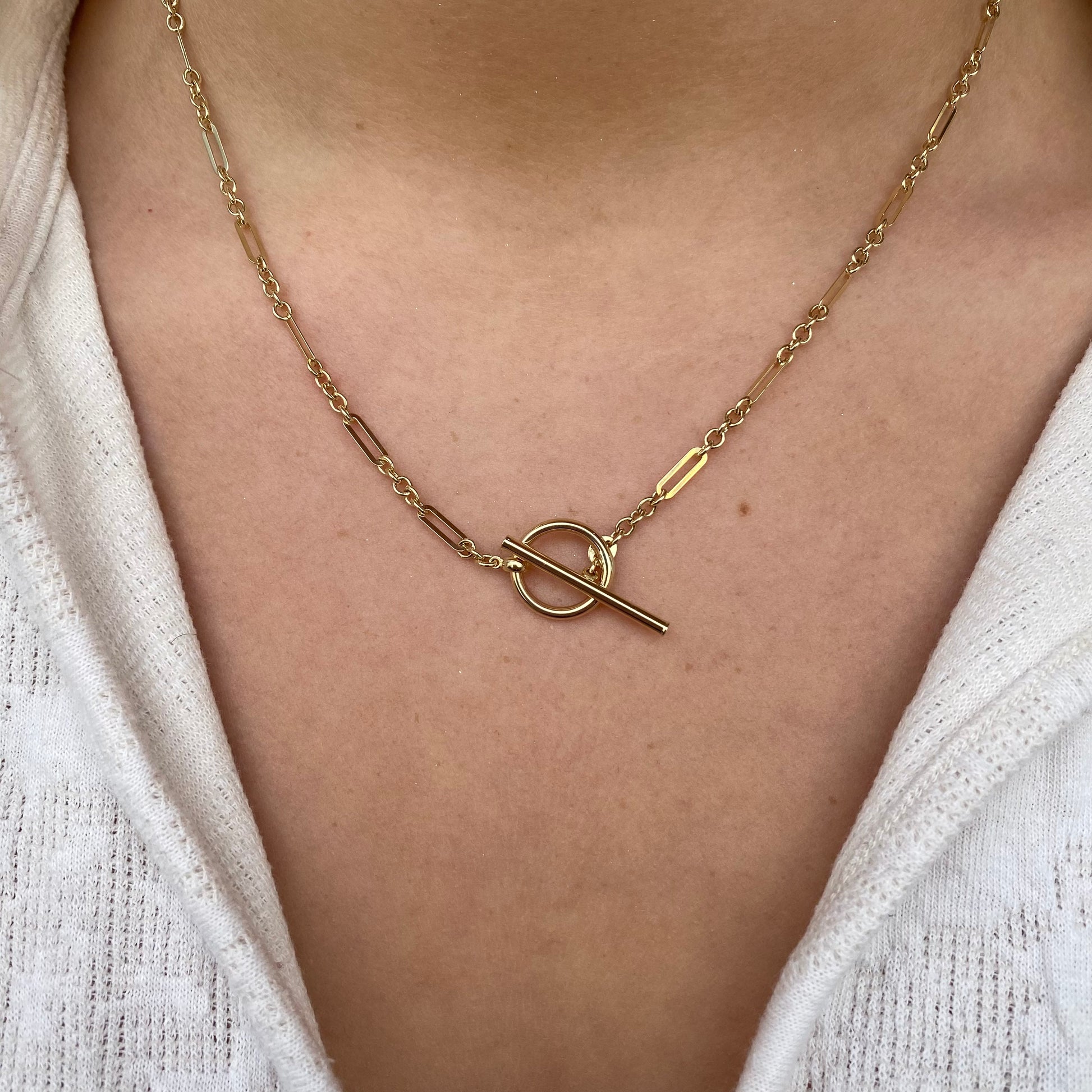 9ct gold fancy link T-bar necklace on a 46cm chain, featuring intricate link design and a T-bar clasp by PJD.