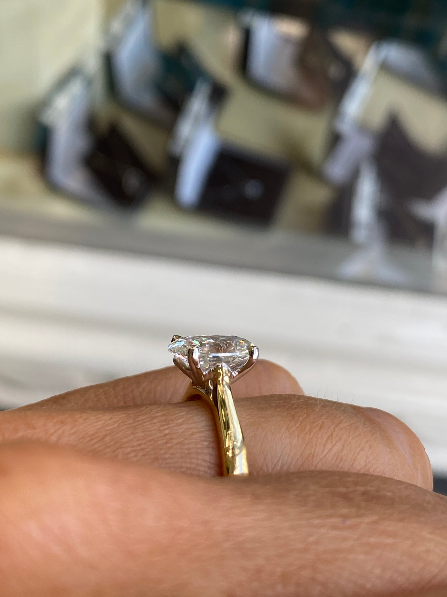 18ct Gold Oval Solitaire Engagement Ring | Lab 2.01ct Certificated