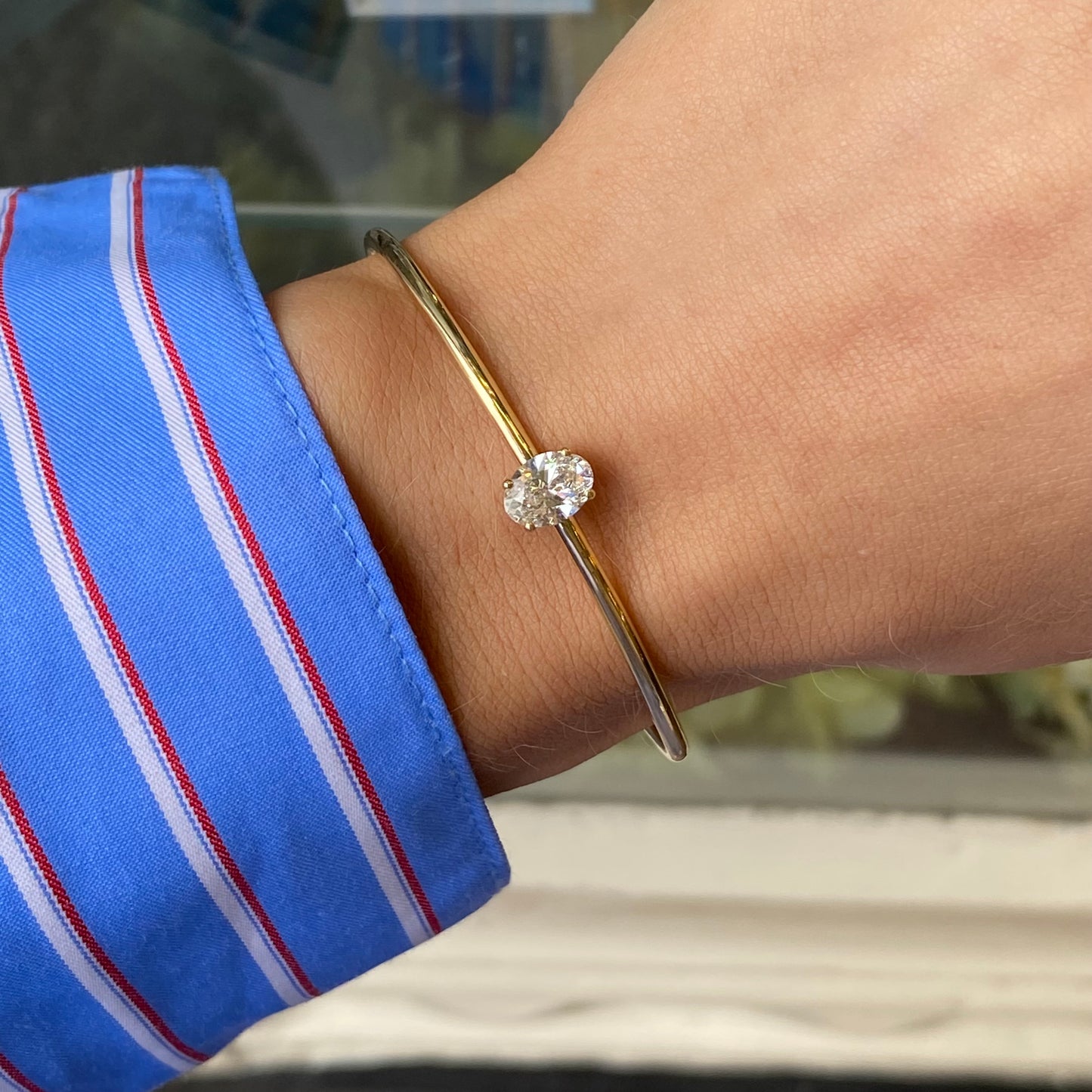9ct Gold Oval Solitaire Torque Bangle | 1.03ct Certificated