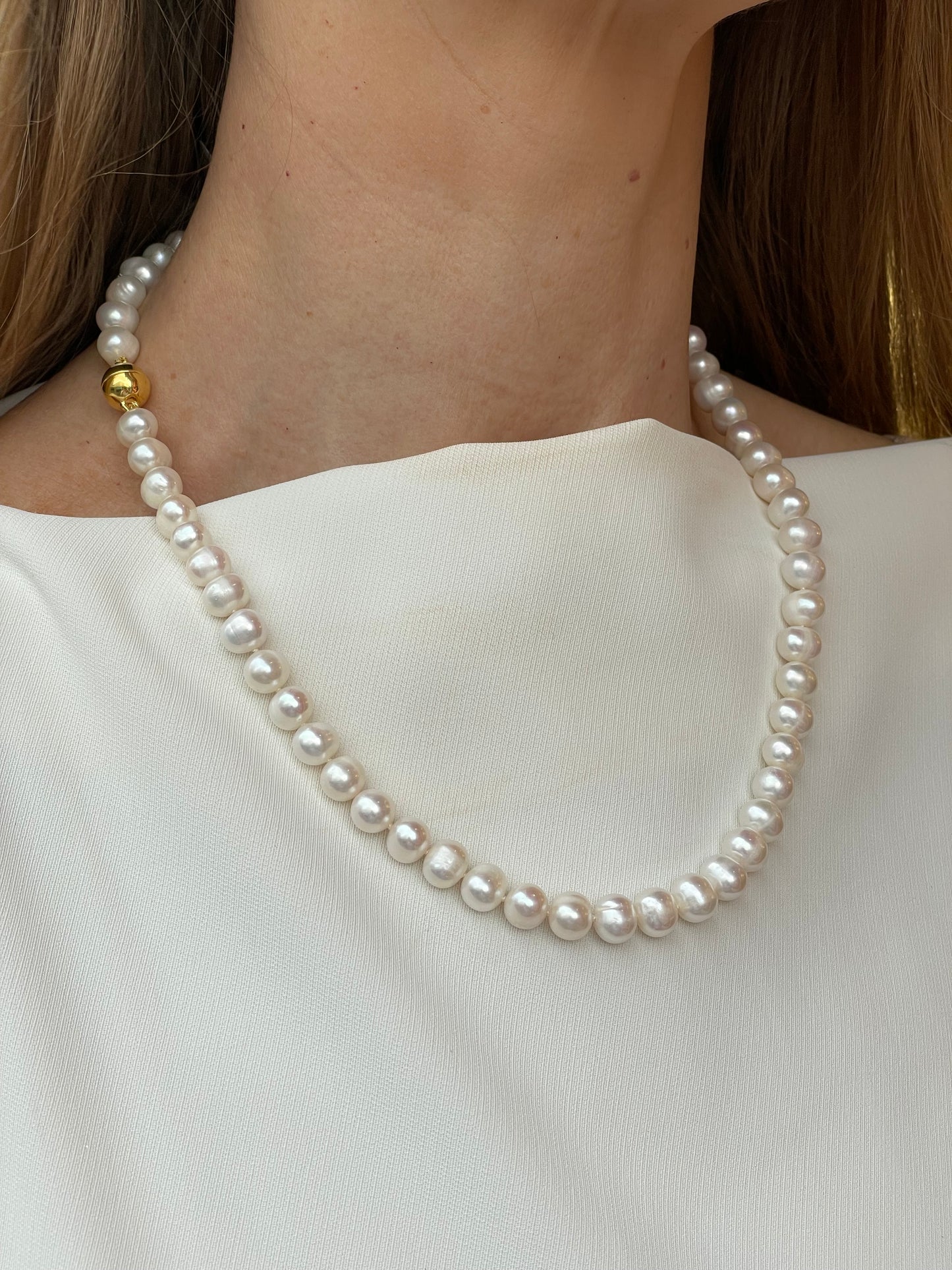 Di Perle cultured freshwater pearl necklace with 8-9mm pearls on a 54cm chain, elegant jewelry for everyday or special occasions.