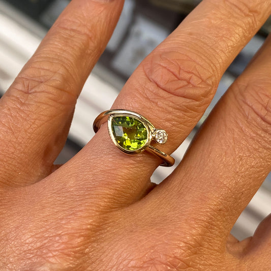 9ct Gold Peridot & Diamond Moi et Toi Ring