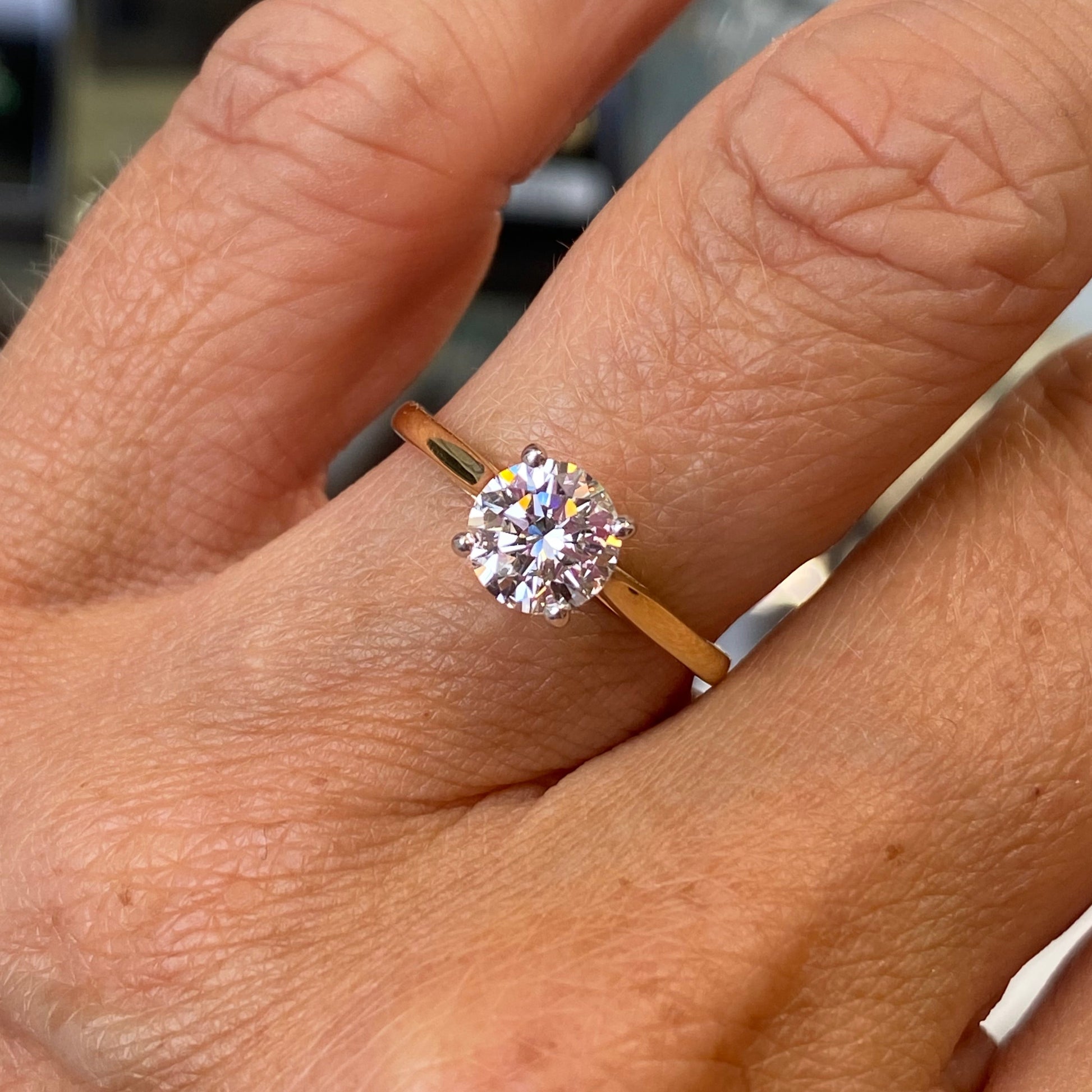 18ct Gold Solitaire Engagement Ring | Lab 1.00ct - John Ross Jewellers