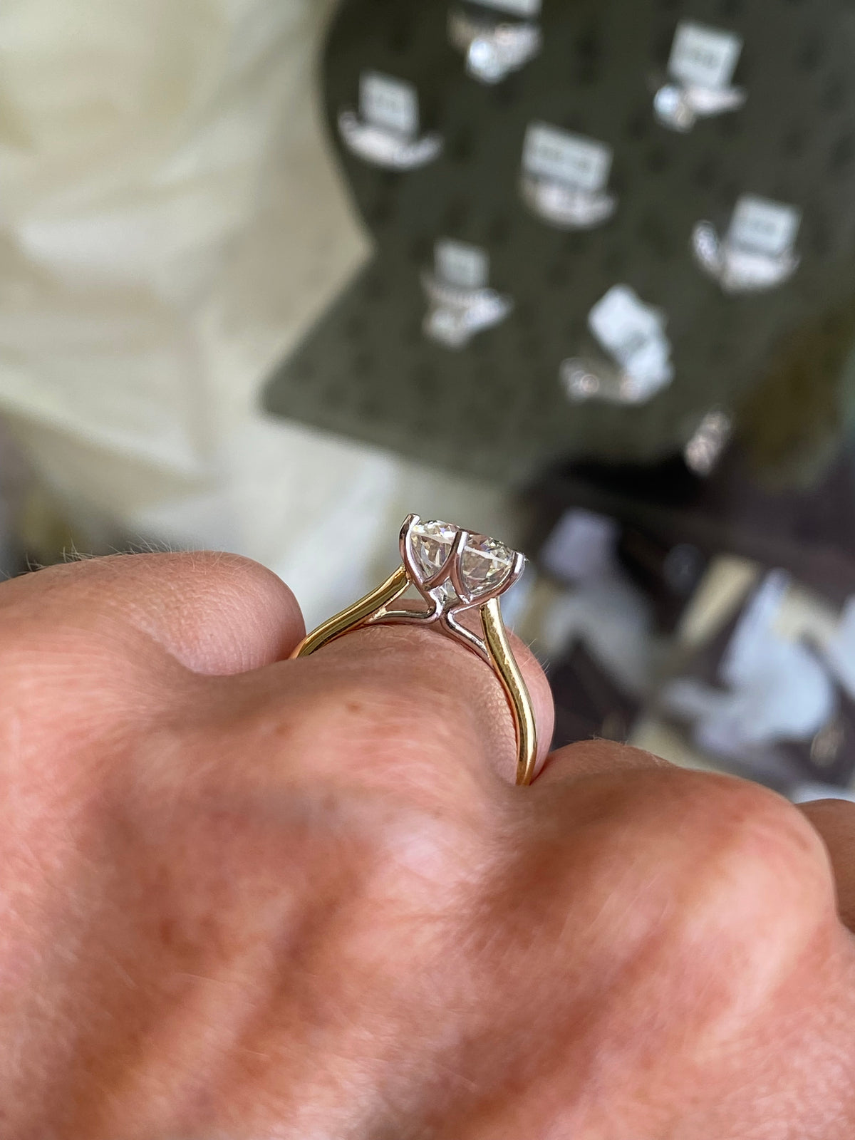 18ct Gold 3.05ct Diamond Solitaire Ring