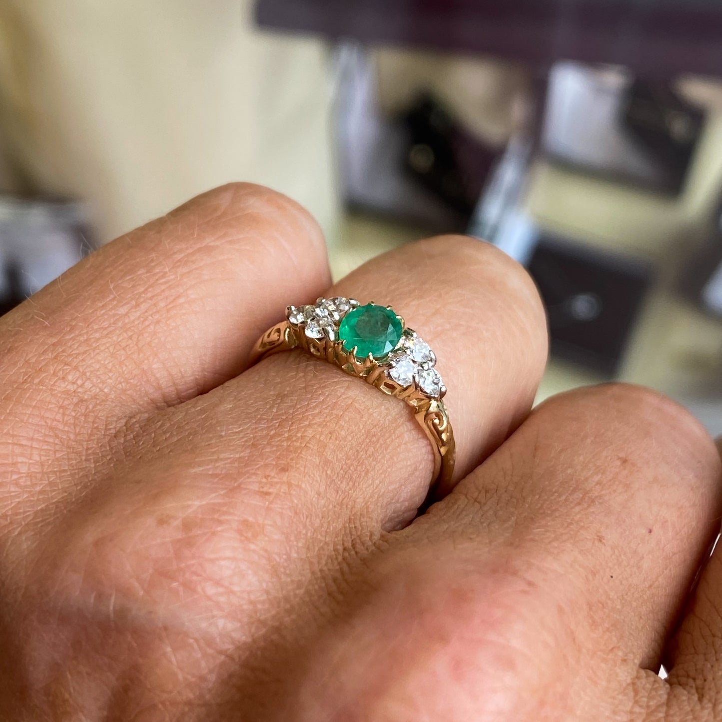 9ct Gold Emerald & Diamond Ring