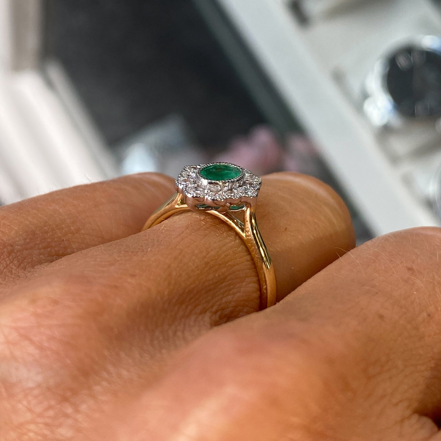 18ct Gold Emerald & Diamond Cluster Ring