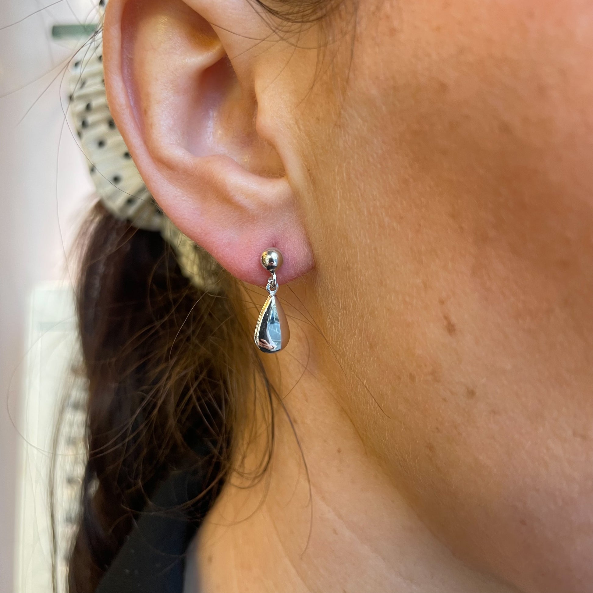 9ct White Gold Tear Drop Earrings - John Ross Jewellers