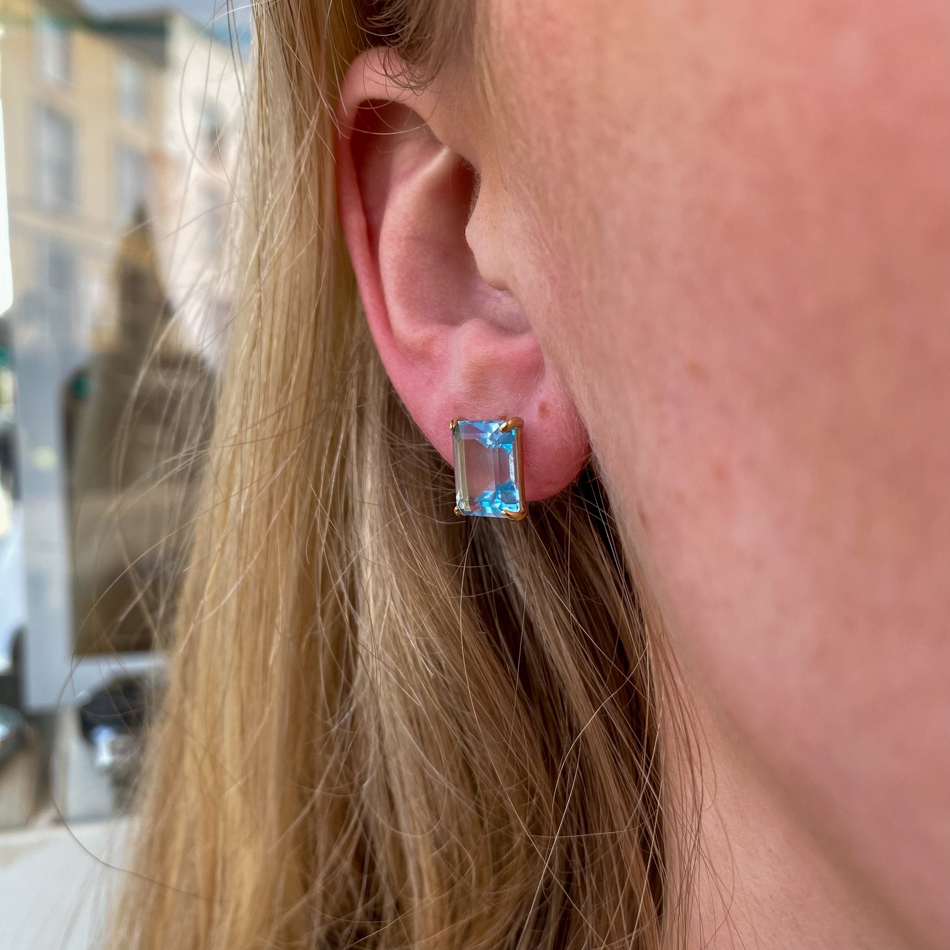 18ct Gold Blue Topaz Stud Earrings - John Ross Jewellers