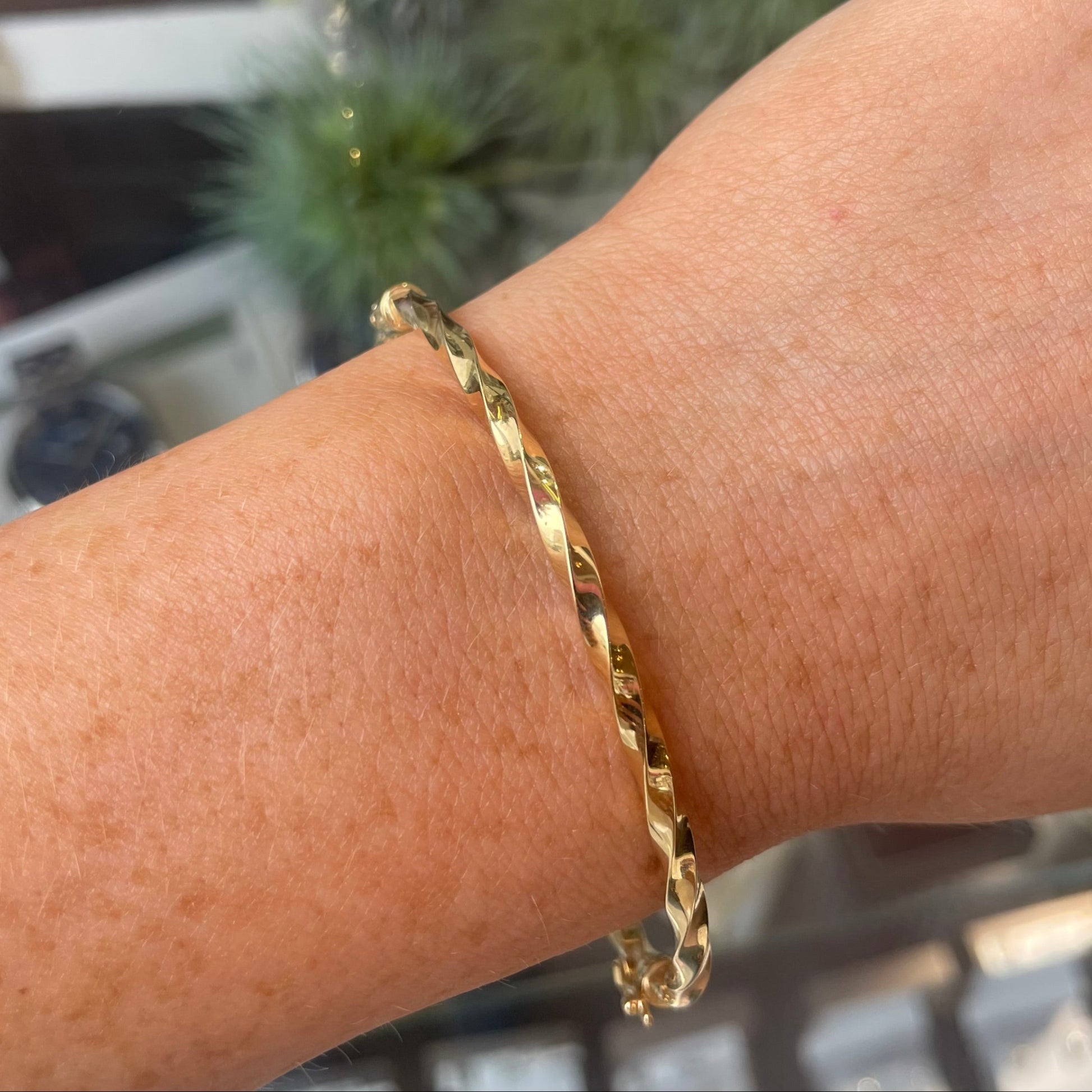 9ct Gold Twist Bangle - John Ross Jewellers
