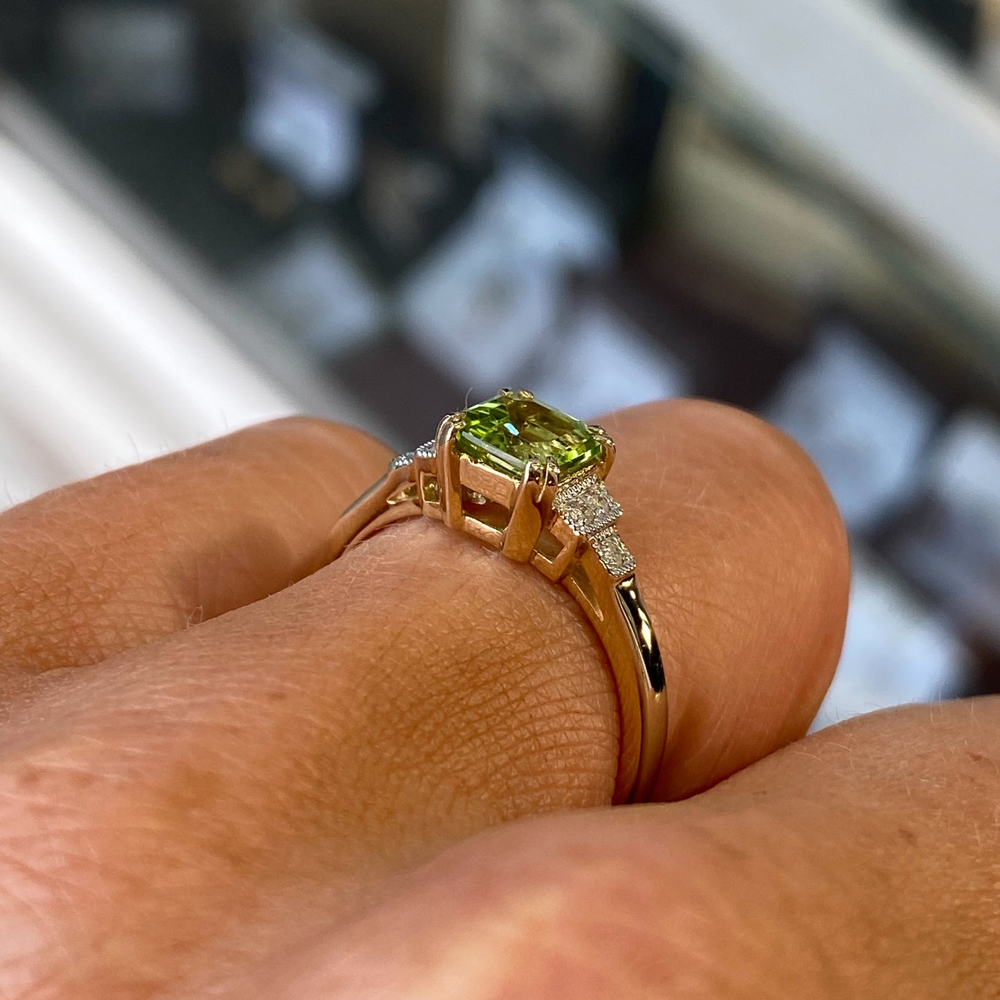 9ct Gold Peridot & Diamond Ring