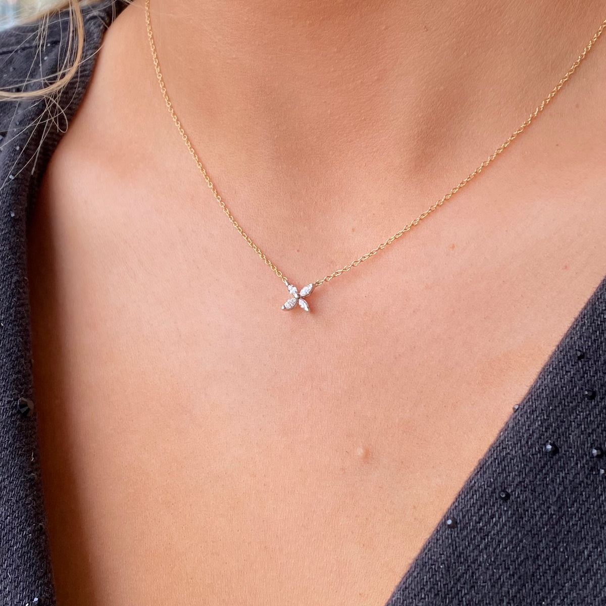 18ct Gold Diamond Kiss Necklace