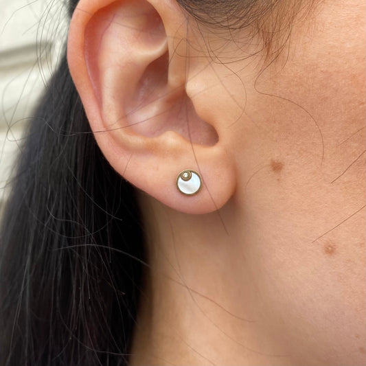 9ct Gold Mother of Pearl & CZ Stud Earrings | Round
