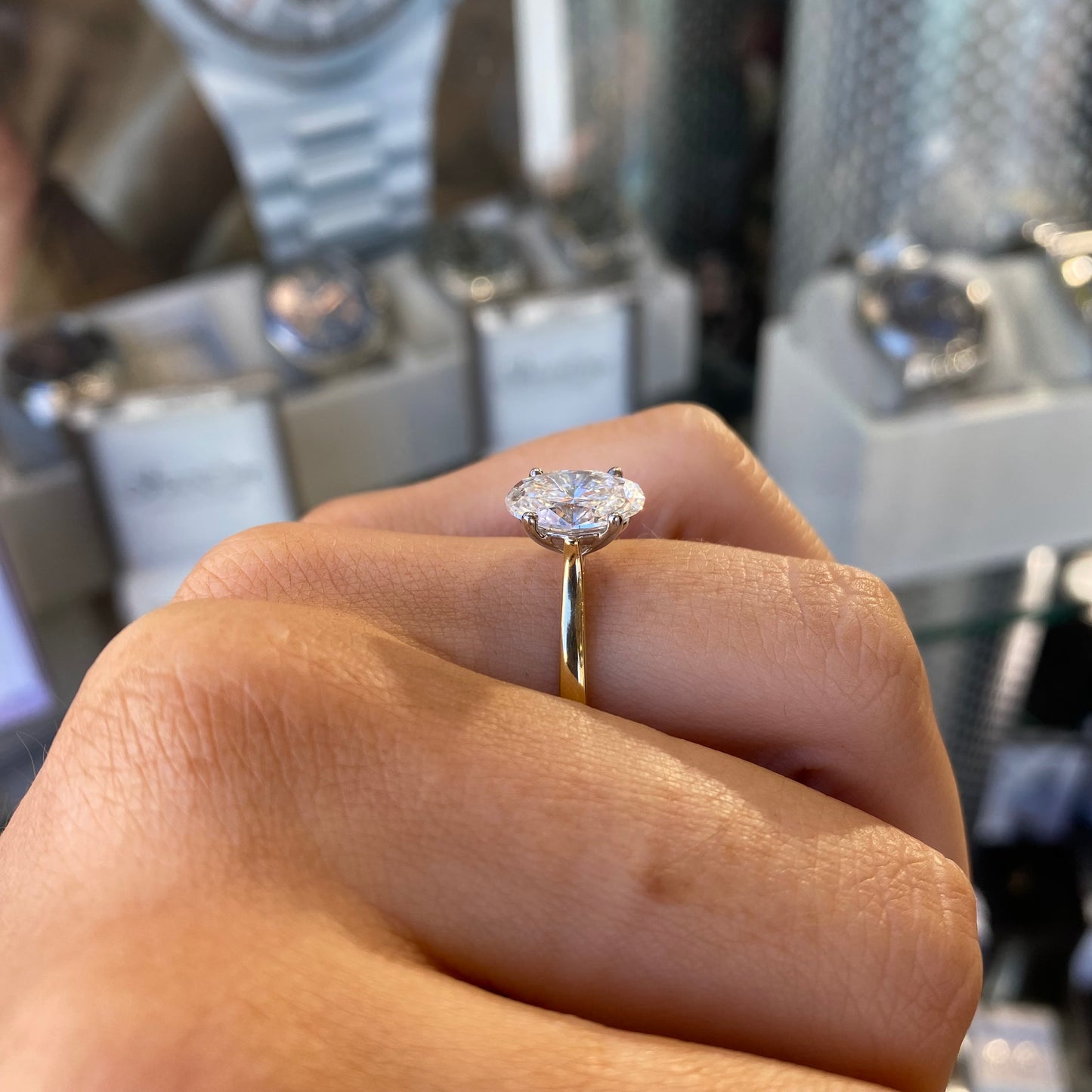 18ct Gold Oval Solitaire Engagement Ring | 2.50ct Certificated - John Ross Jewellers