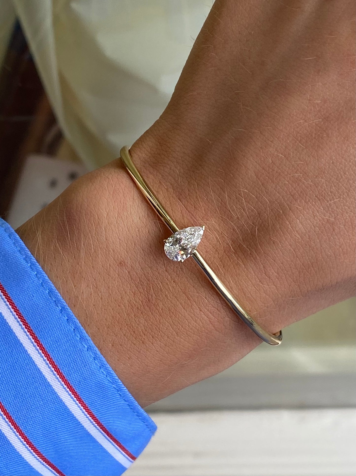 9ct Gold Pear Solitaire Torque Bangle | 1.01ct Certificated